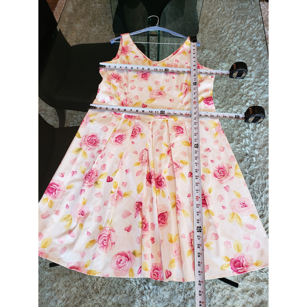 R&K Flared Dress Womens Size 18 White Floral Zip Back Pleated Skirt Heart Neck