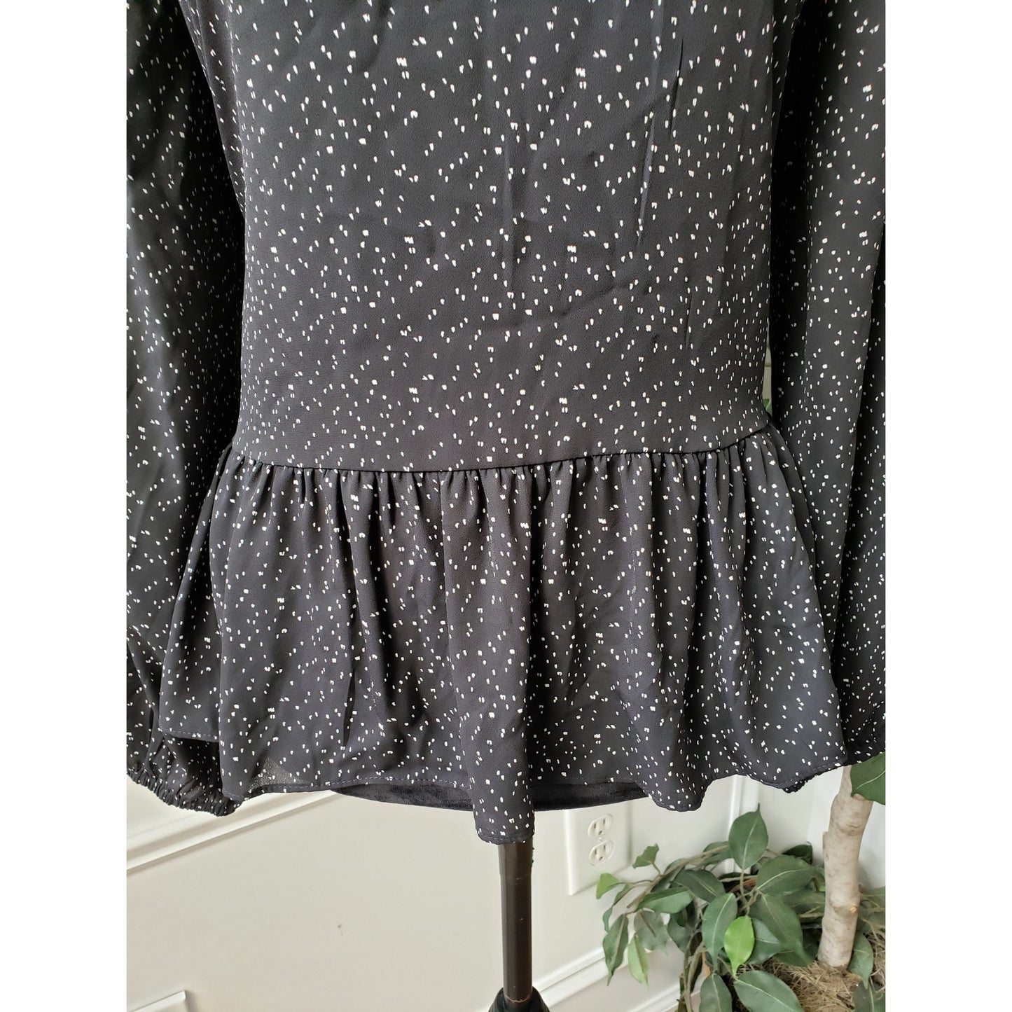 LOFT Blouse Top Womens PM Black Polka Dot Balloon Sleeve Ruffle Hem Pullover
