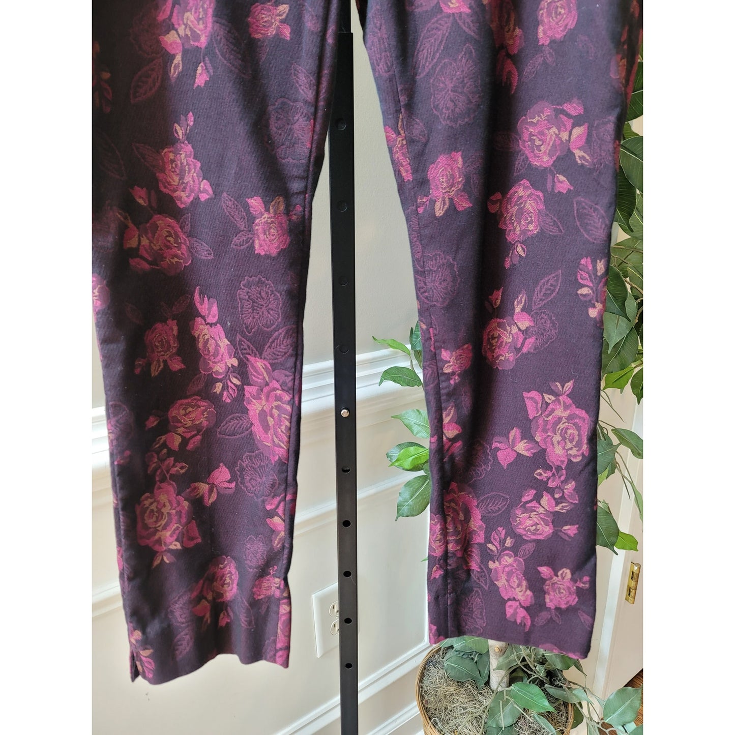 White House Black Market Pants Women's 8 Burgundy Floral Slim Ankle Stretch