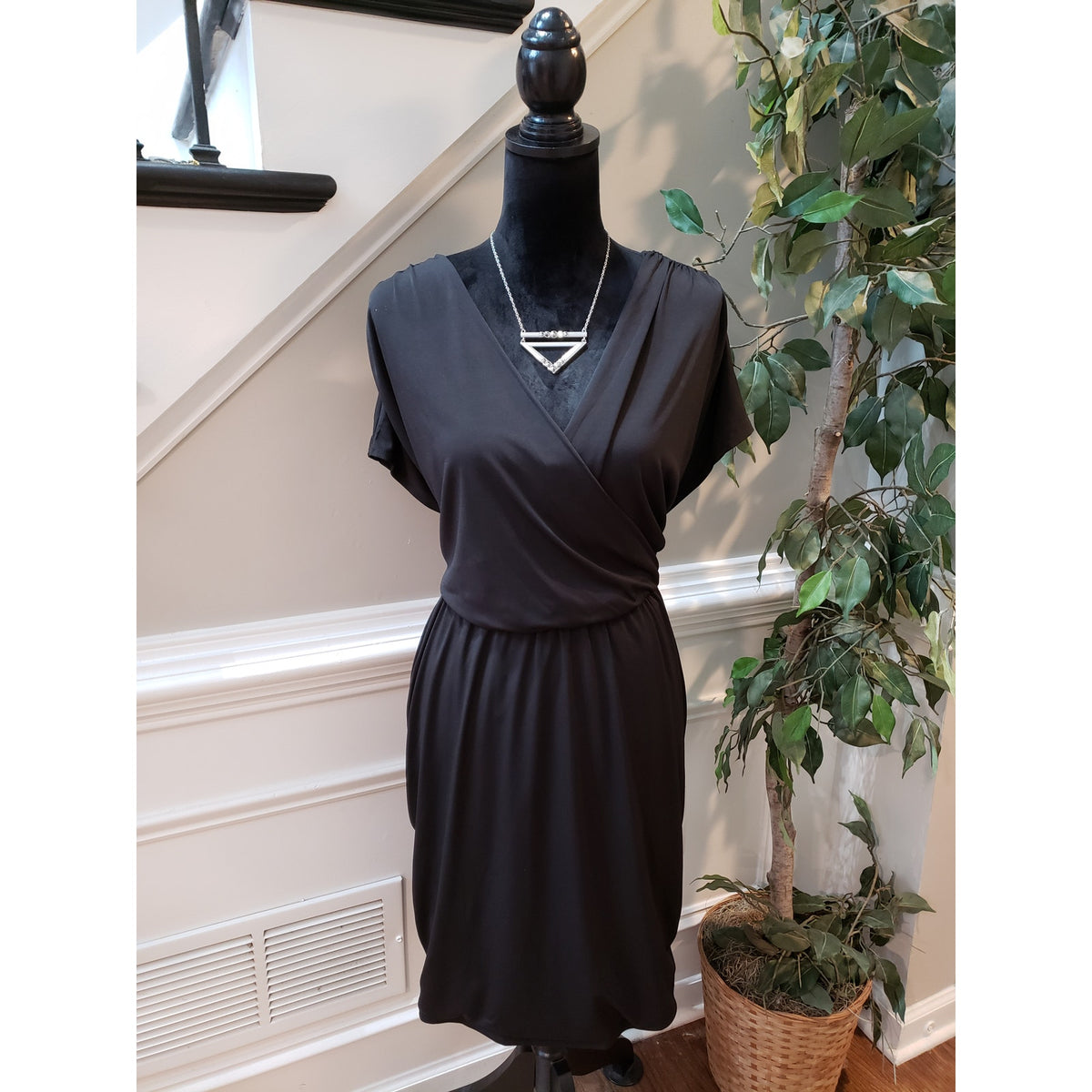 Fashion to Figure Wrap Dress Size 4 (2X) Black Plus Short Sleeve Stretch V Neck