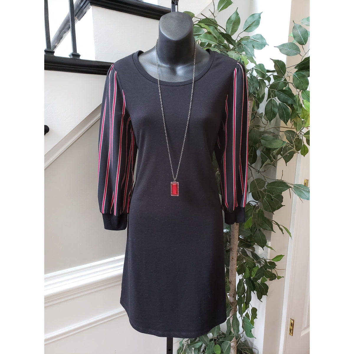 Luxology Knee Length Shift Dress Womens Small Black Striped Cotton Round Neck