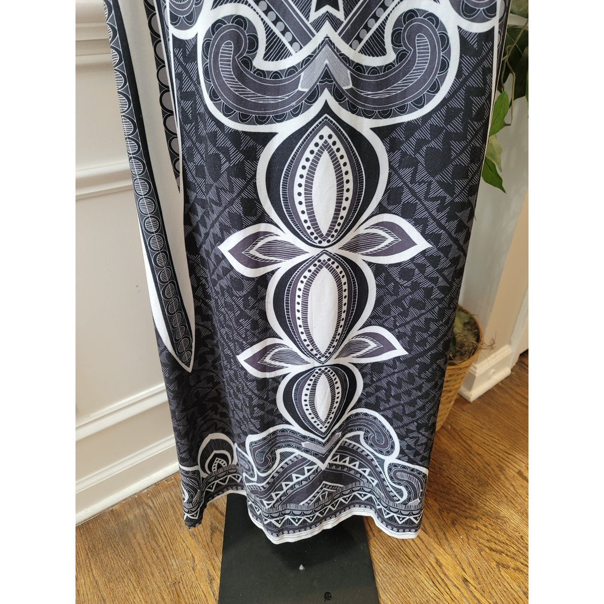 R&B Tank Maxi Dress Womens 2X Black White Stretch Polynesian Tribal Scoop Casual