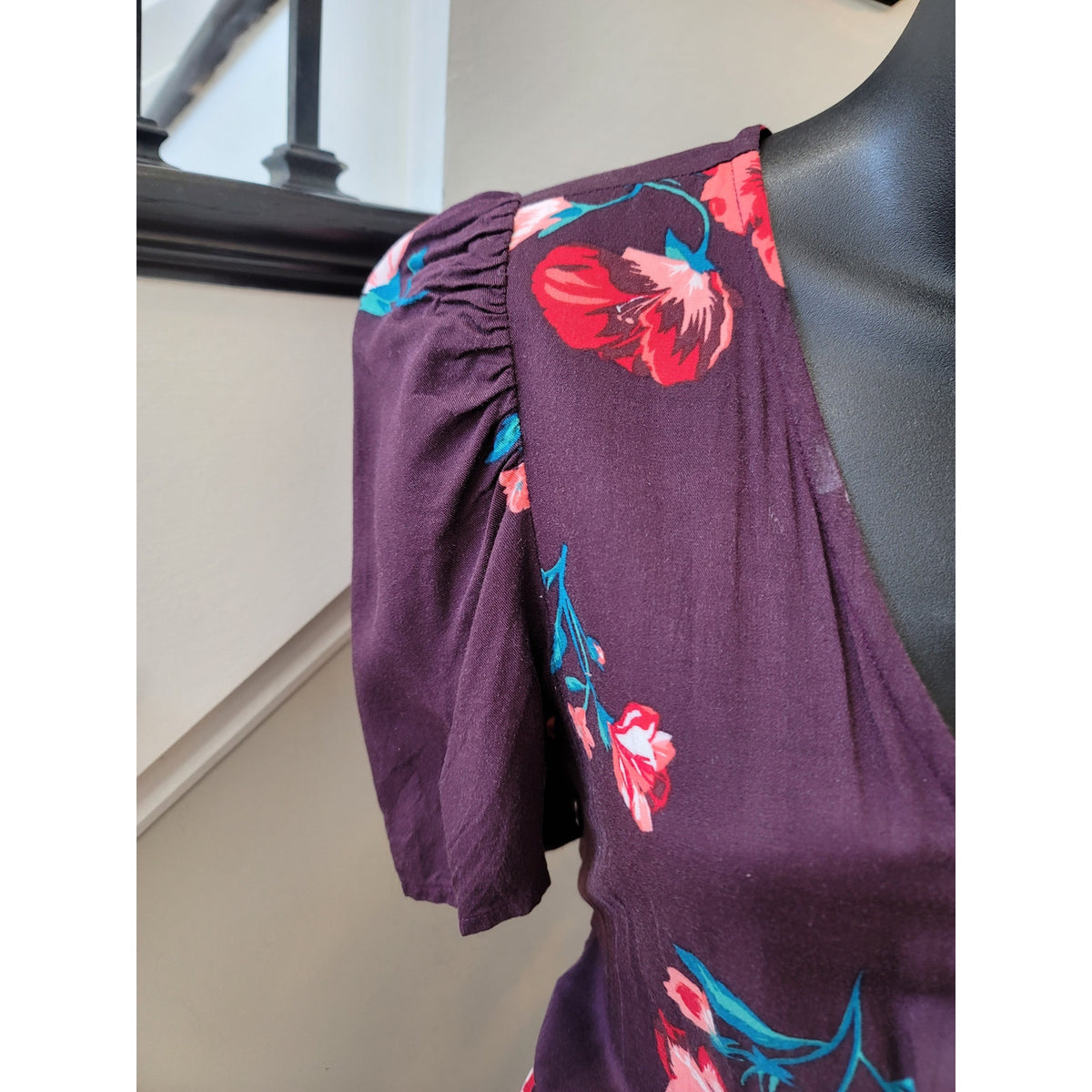 Old Navy Floral Wrap Jumpsuit Women's Size Small Burgundy Short Sleeves V Neck