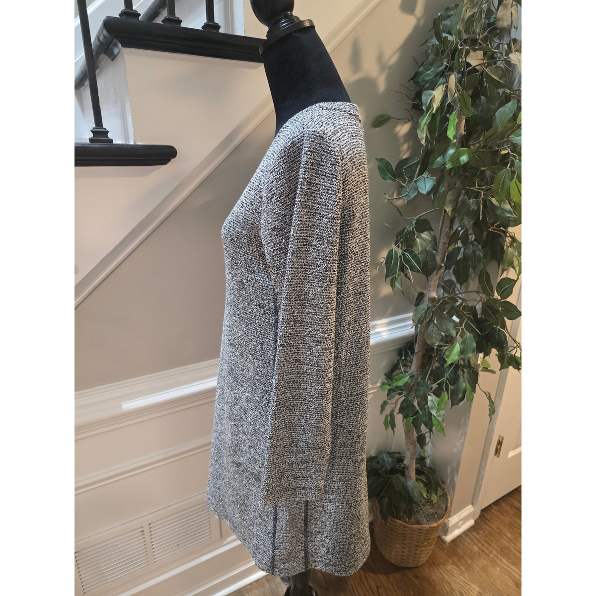 Lou & Grey Knit Dress Women's Size Medium Gray V-Neck Knit Long Sleeves