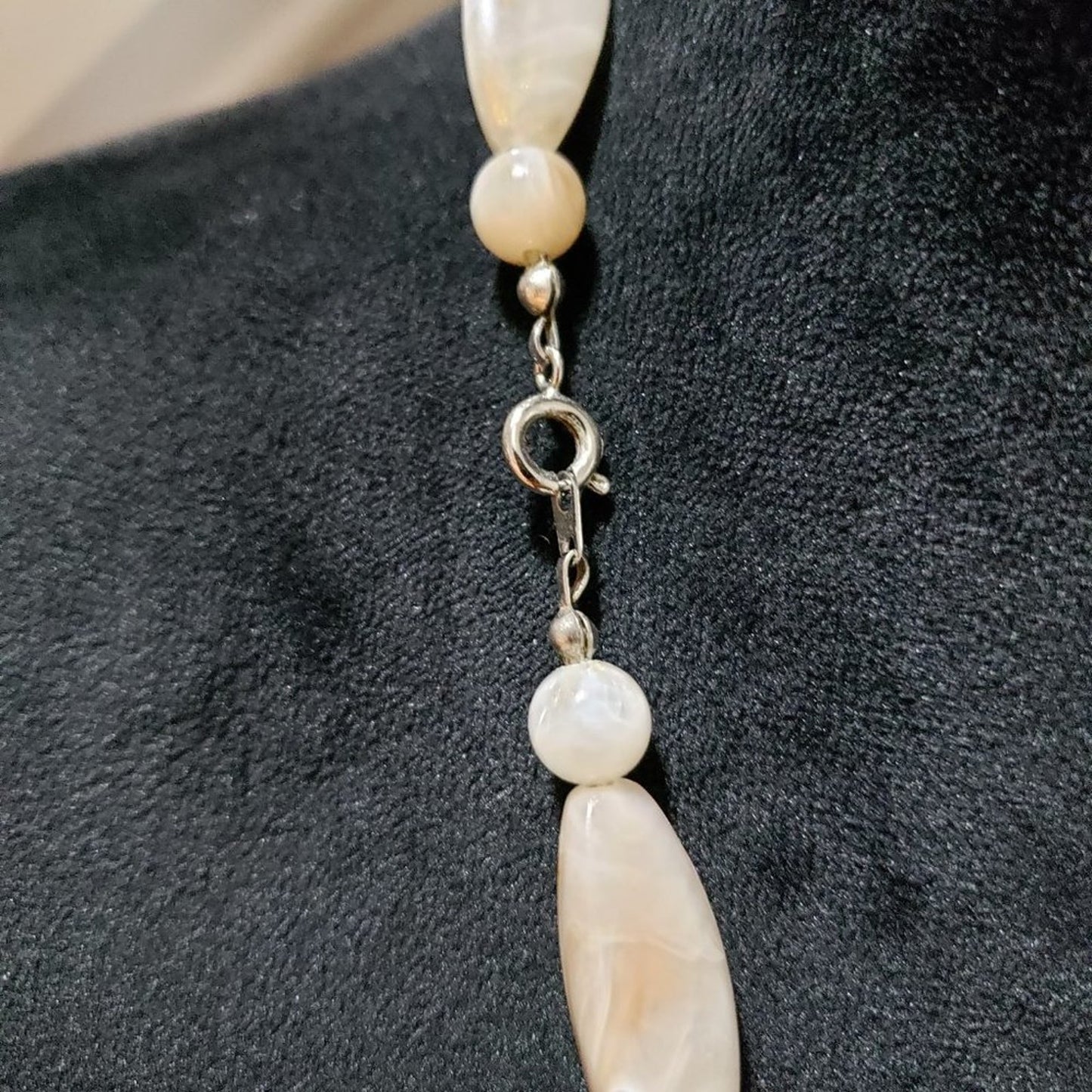 Women Fashion Natural Sea Snail Shape Shell Beads Collar Necklace w/ Spring Ring