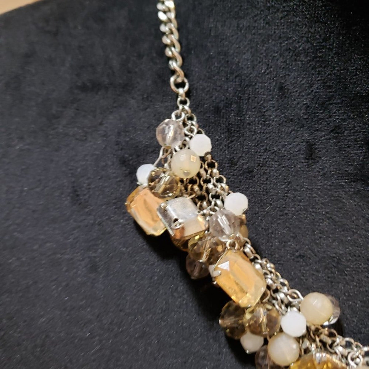 Loft Women Fashion Mother of Pearls Glass Beads Collar Necklace w/ Lobster Clasp