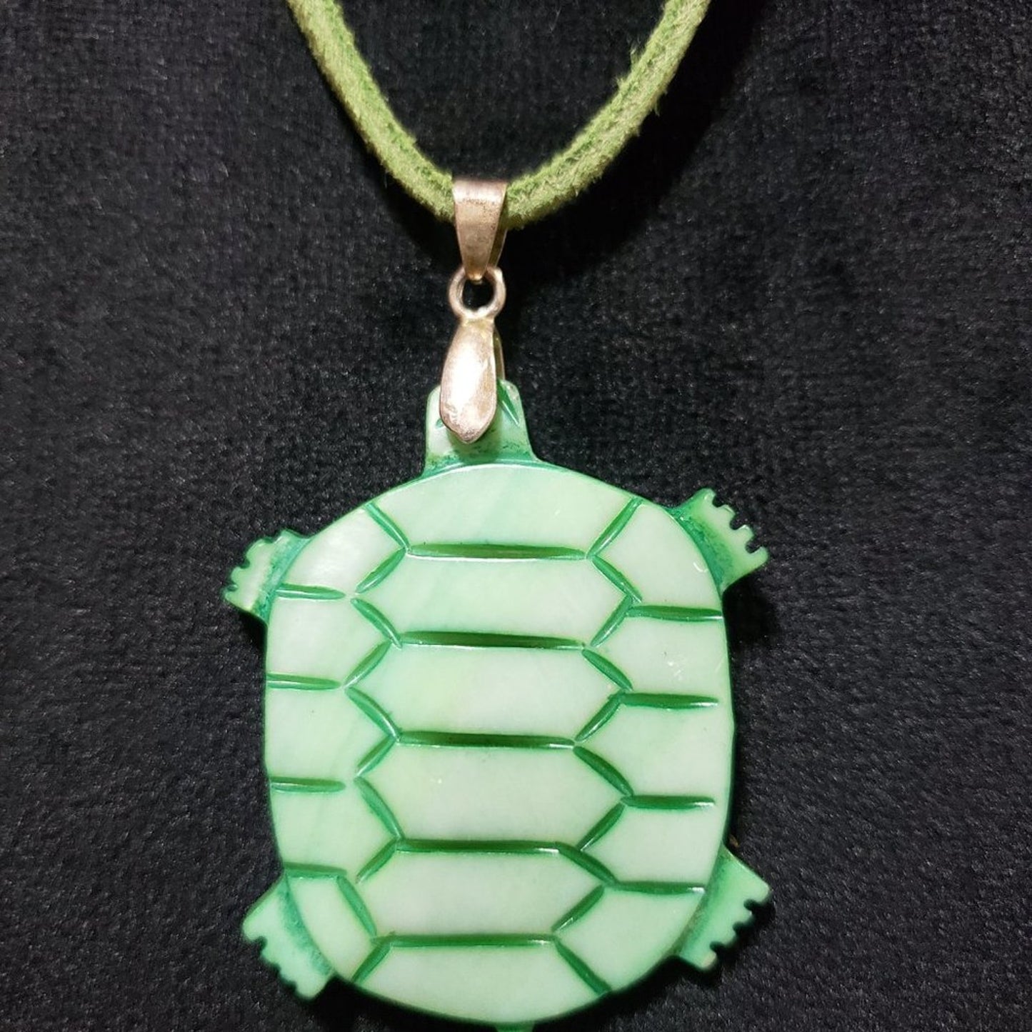 Womens Fashion Elegant Abalone Shell Green Turtle Pendant Necklace