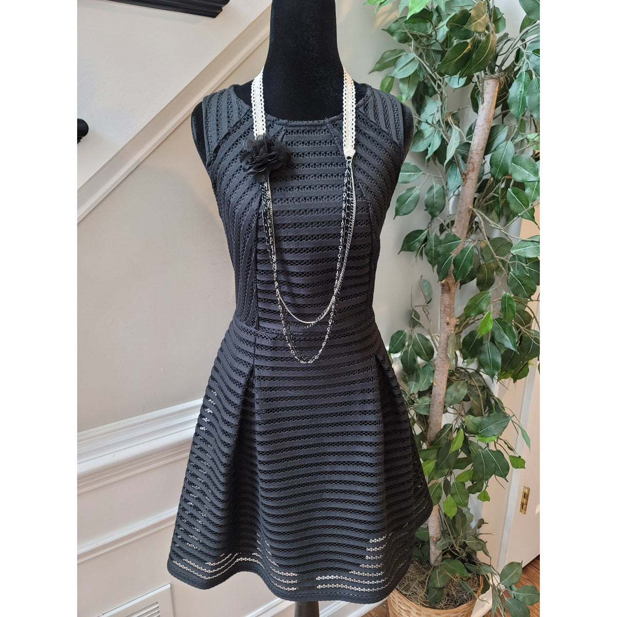 Mossimo Fit and Flare Dress Women Size Medium Black Textured Sleeveless Party
