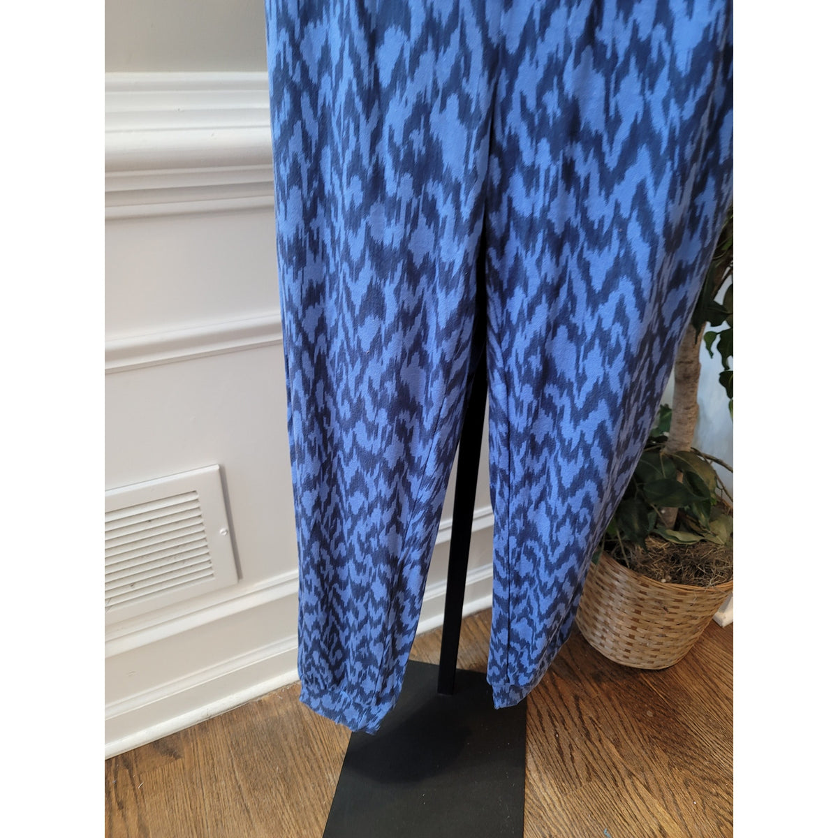 Loungy by Giuliana Jogger Jumpsuit Women's Size Large Blue V Neck Sleeveless