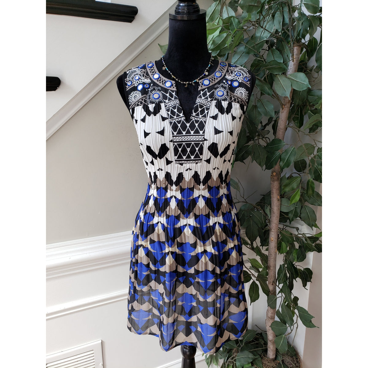 Alfani Knee Length Dress Women's Small Multi Geometric Beaded Sleeveless V Neck