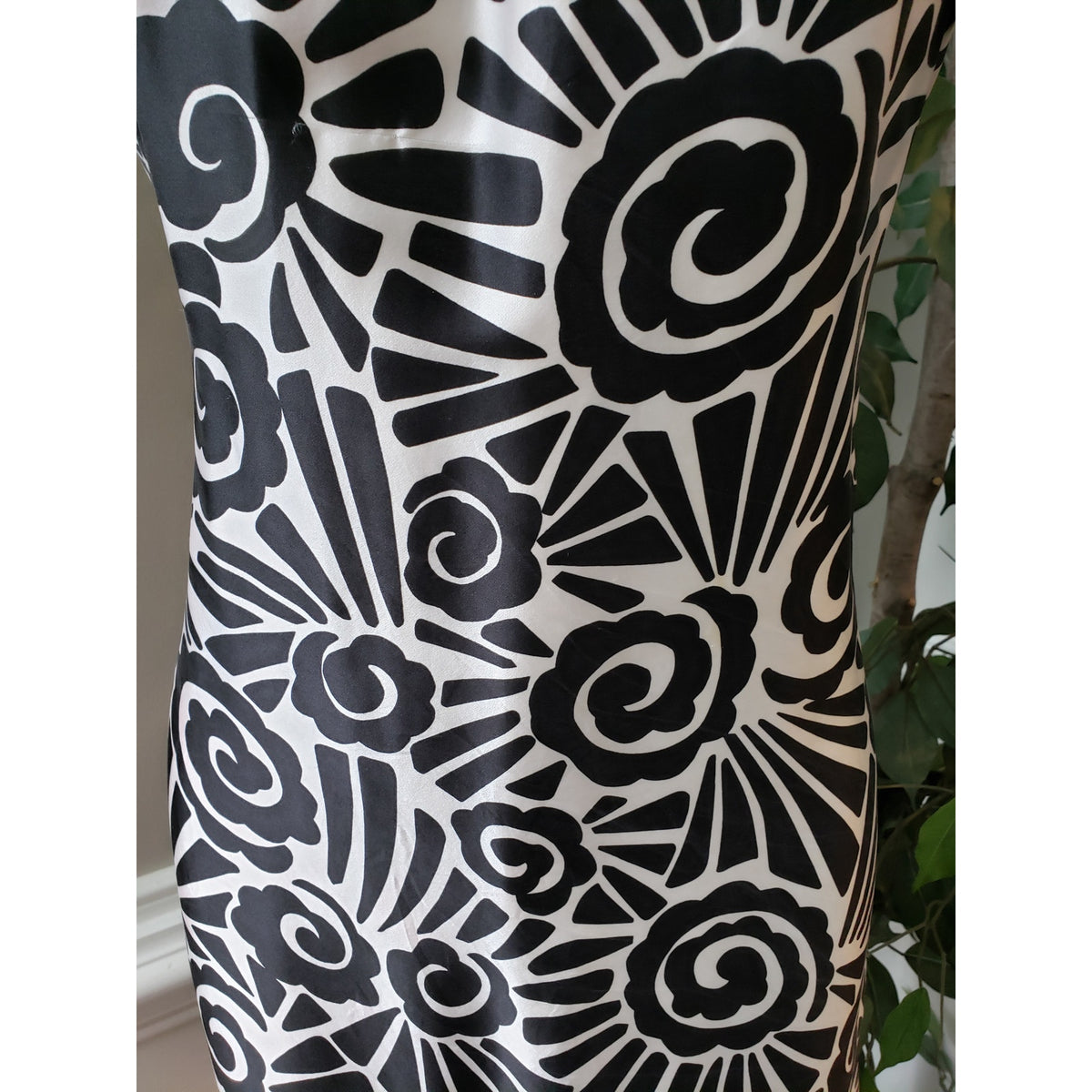 White House Black Market  Silk Sleeveless Dress Black/White Geometric Print 0