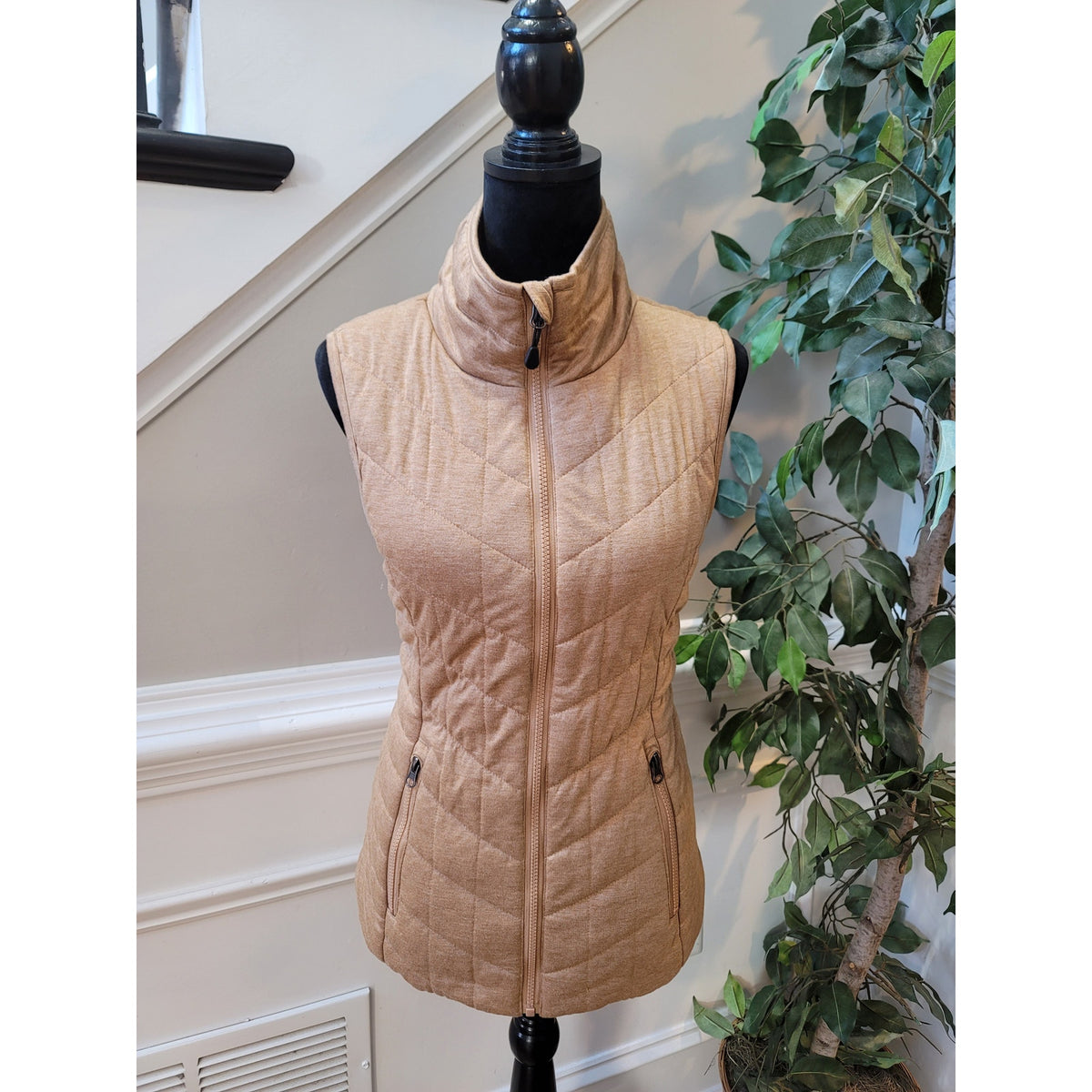 Bagatelle Gilet Vest Women Small Camel Quilted Front Zipper Sleeveless Mock Neck