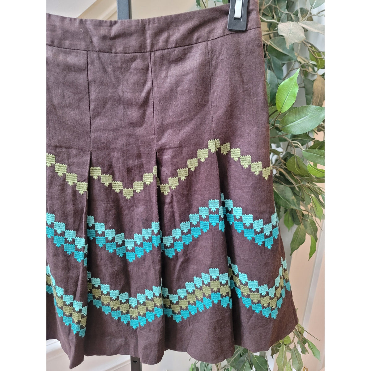 Loft Ann Taylor Mini Skirt Women's SZ 8P Brown Geometric Pleated Curved Hem