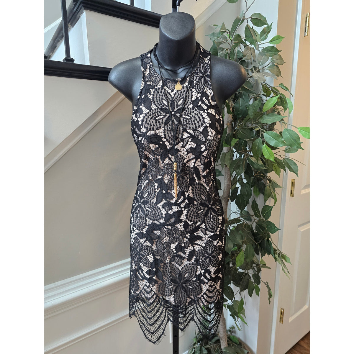 Express Sheath Dress Women's Small Black/Beige Floral Overlay Lace Back Keyhole