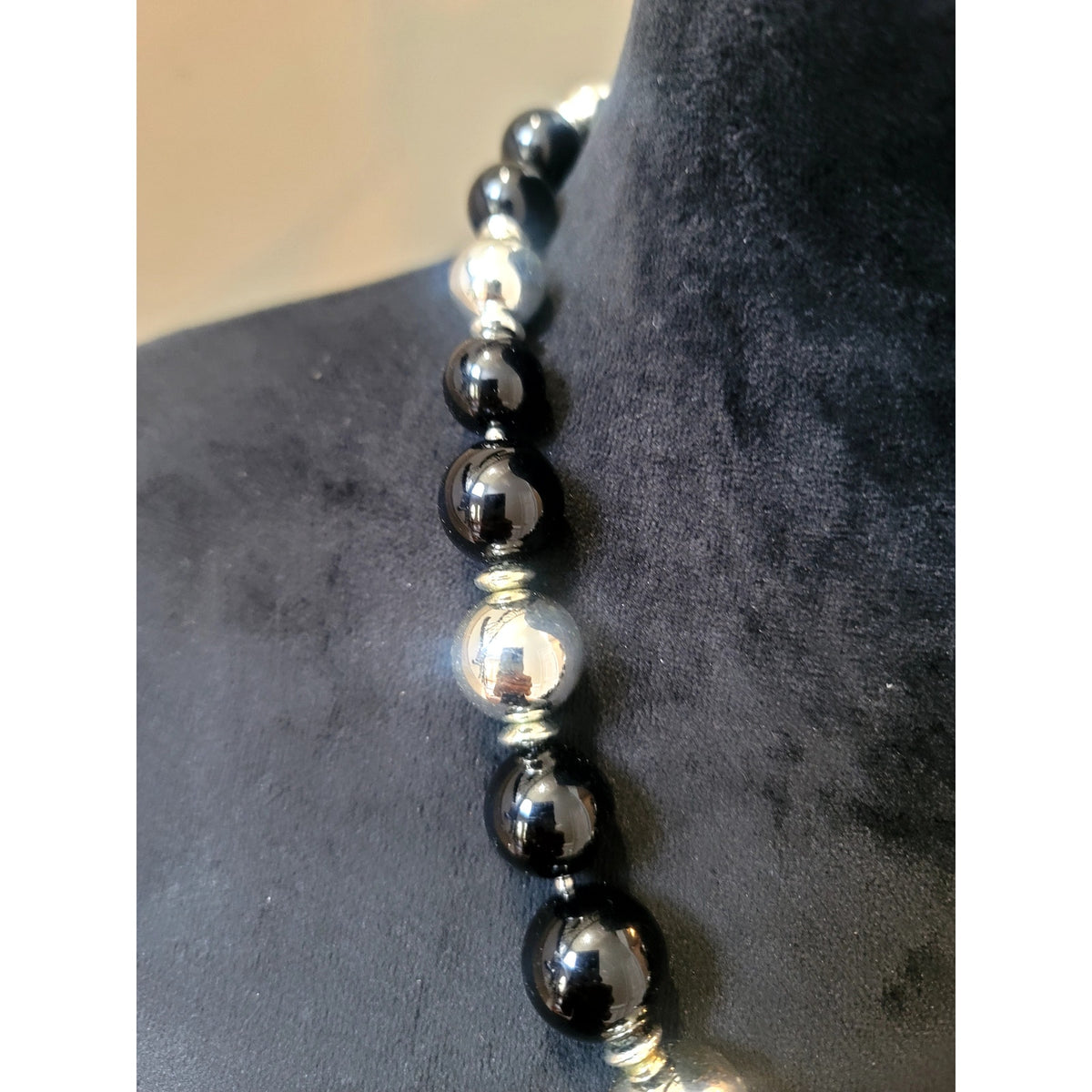 Black & Silver Tone Beaded Necklace Glossy Round Statement Classic Chunky 20"