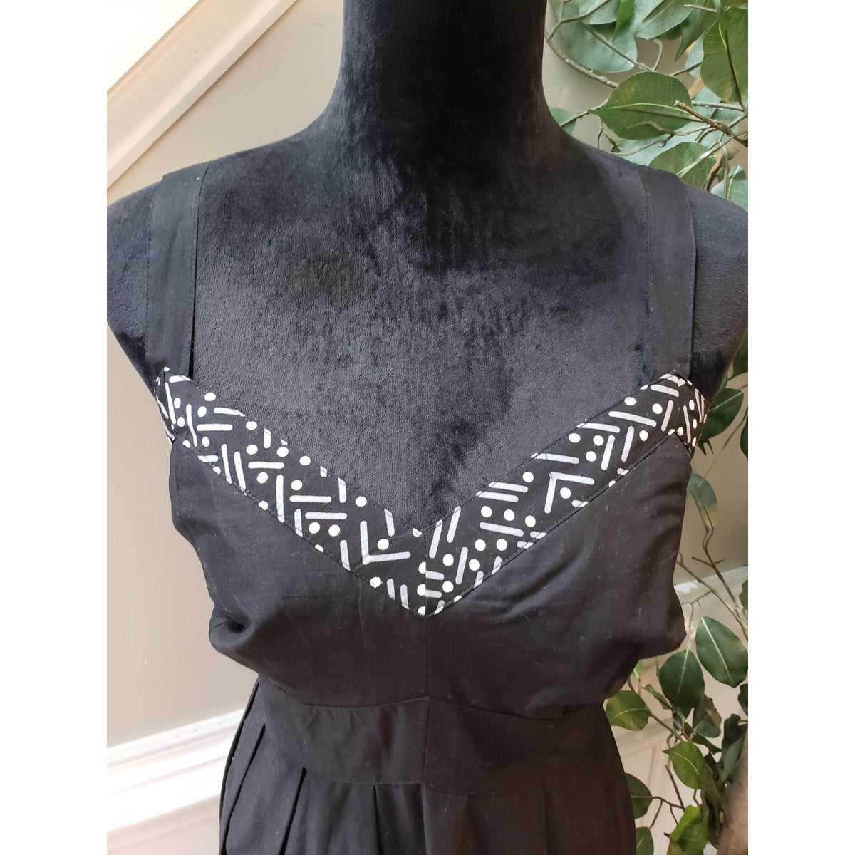 Lane Bryant Knee Length Dress Women's 16 Black Geo Print Sleeveless V Neck Lined