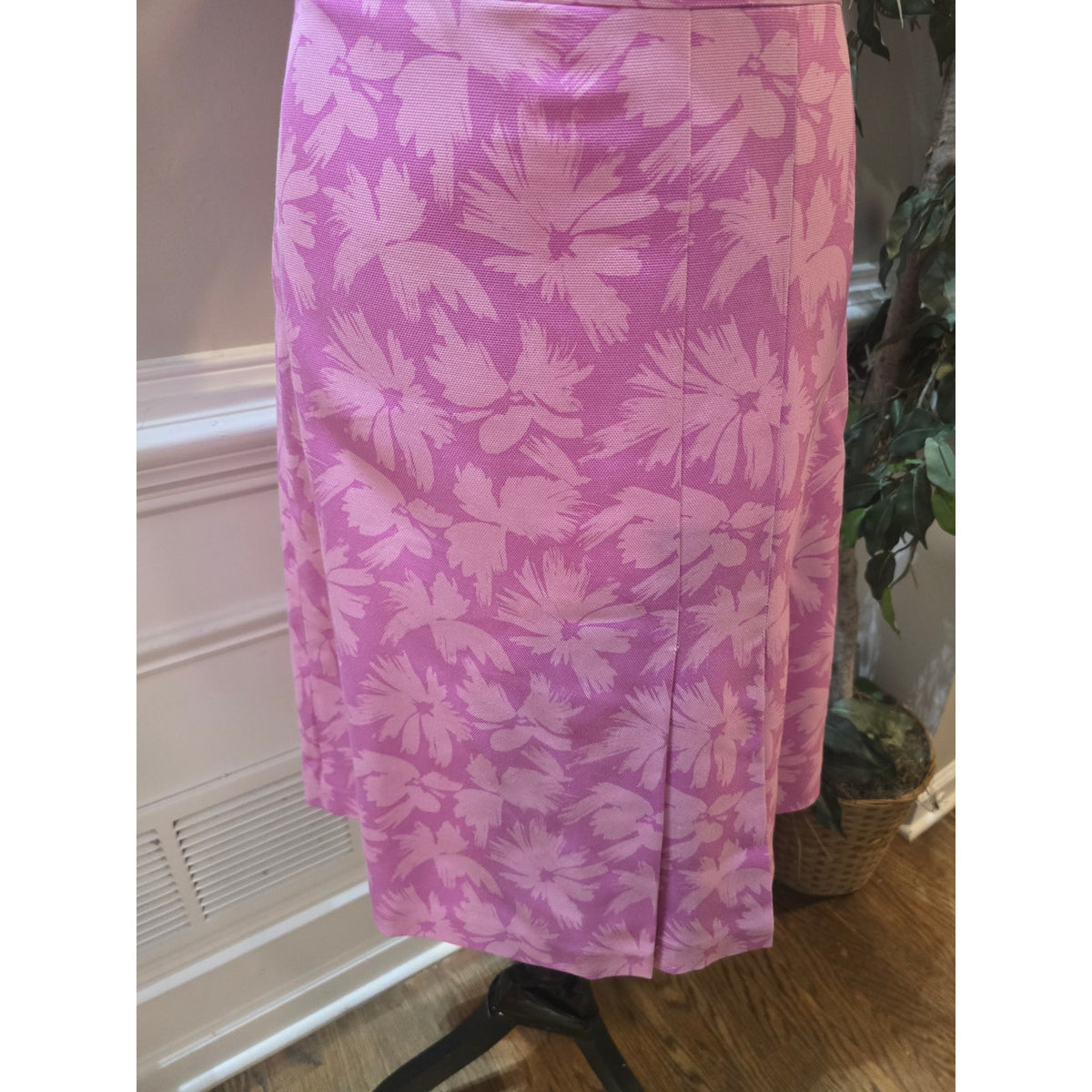 Ann Taylor Sheath Dress Womens SZ 8 Pink Floral Pleat Knee Scoop Neck Sleeveless