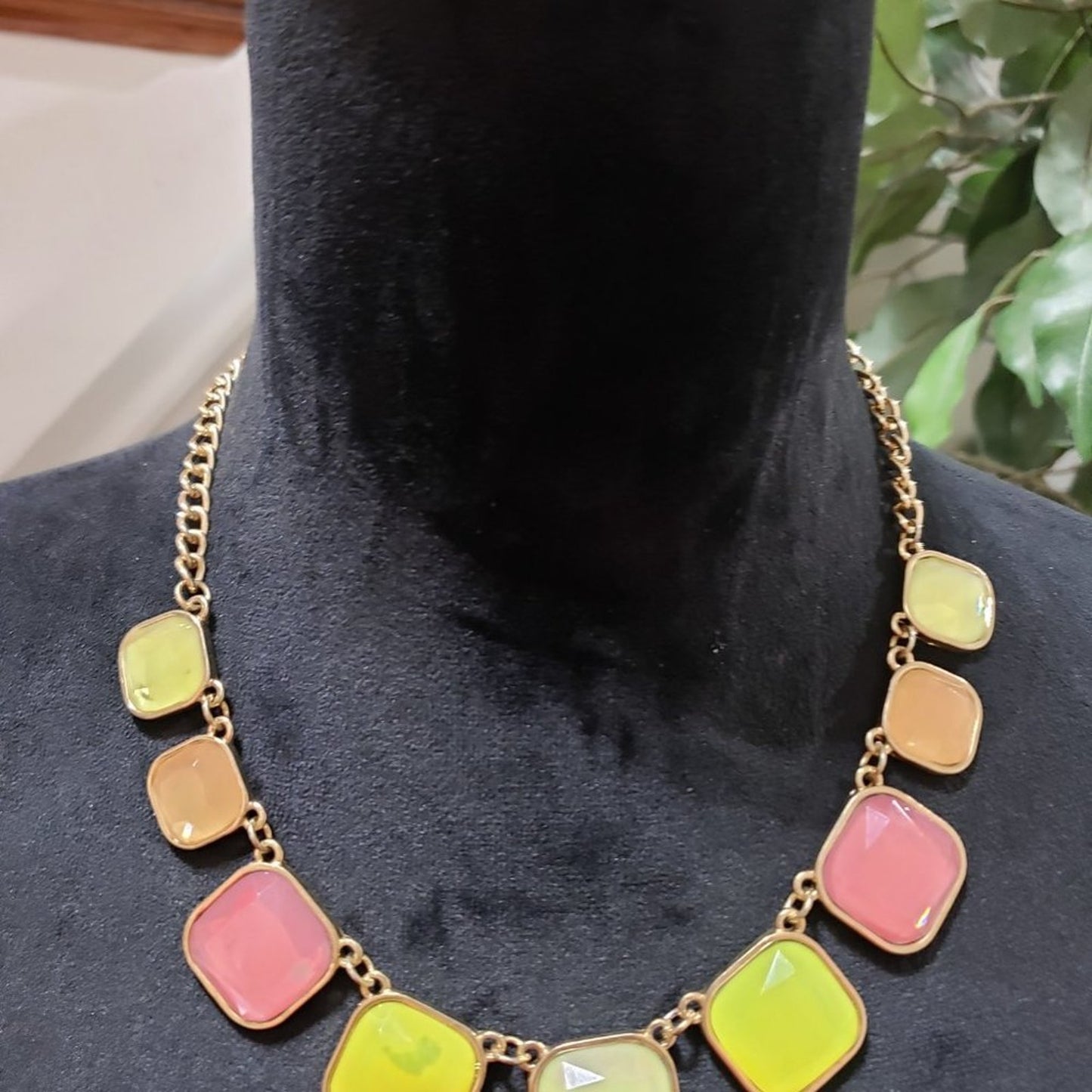 Womens Fashion Multi-Colored Stones Collar Necklace with Lobster Clasp