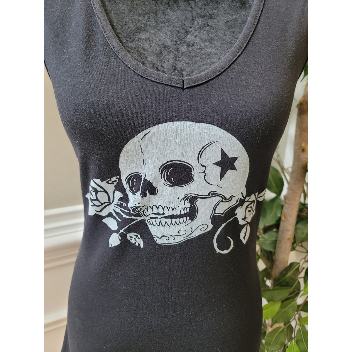 Venus Shirt Top Women's Size Medium Black Cotton Sleeveless Graphic Print