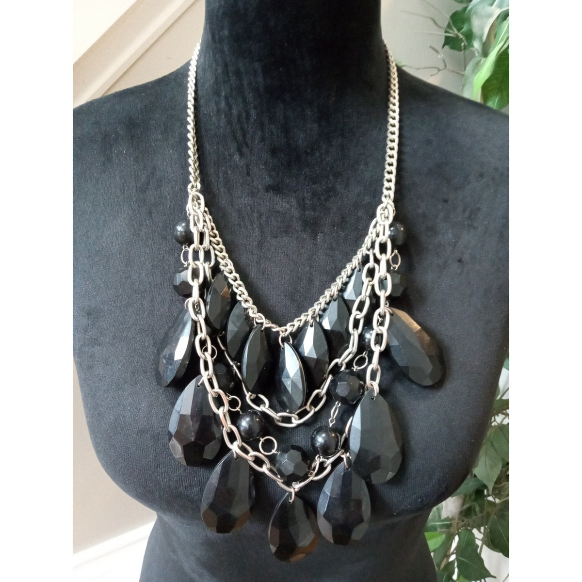 NY Black Faceted Teardrop Bib Statement Necklace Silver Tone Layered Chain