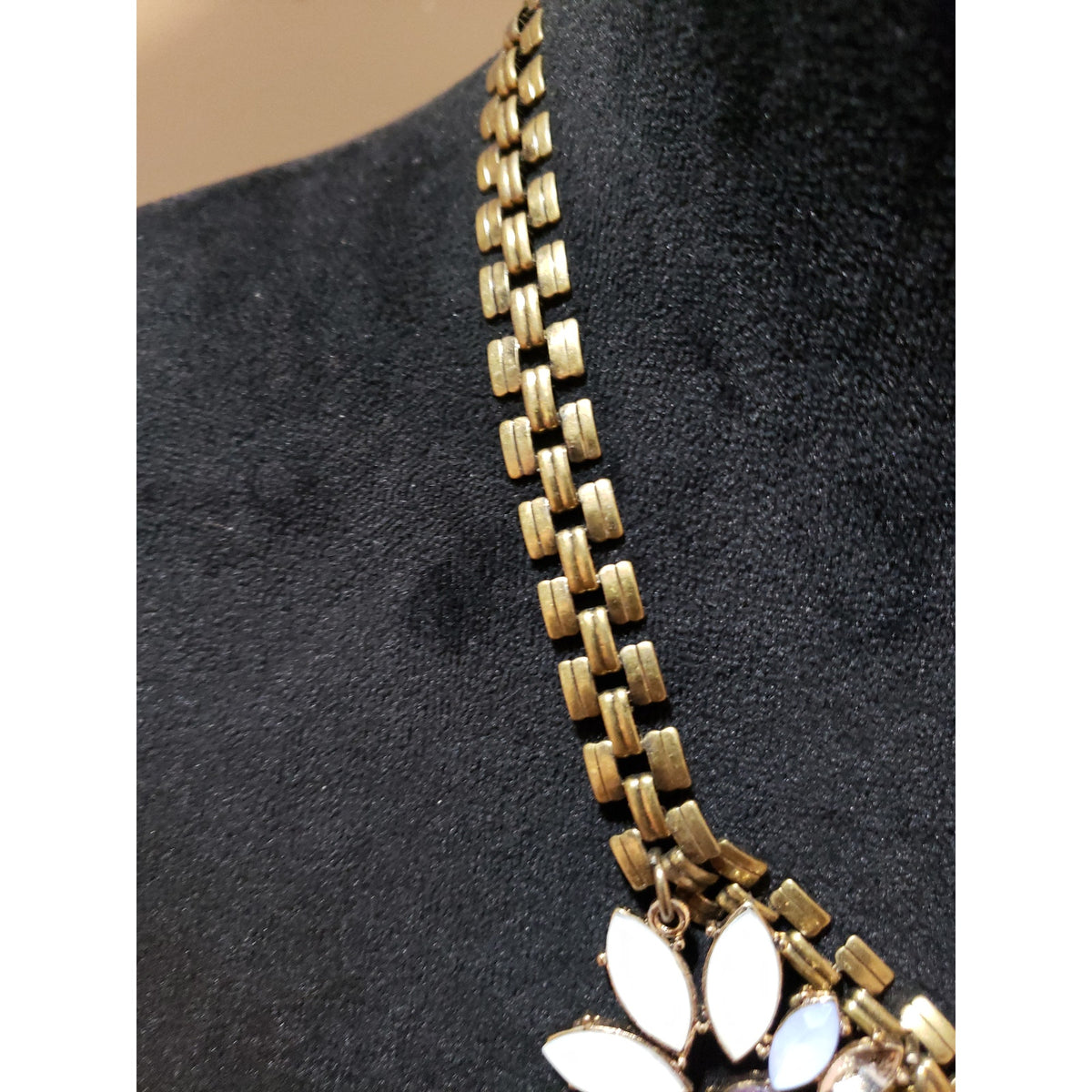 Women Multi Rhinestone Resin Carving Prong Set Flower Statement Necklace Jewelry