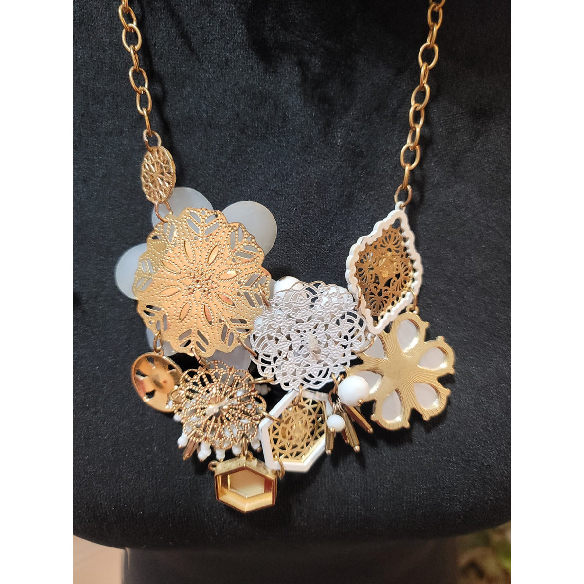 Women's Floral Statement Necklace With Gold Chain And Lobster Clasp Lock Jewelry