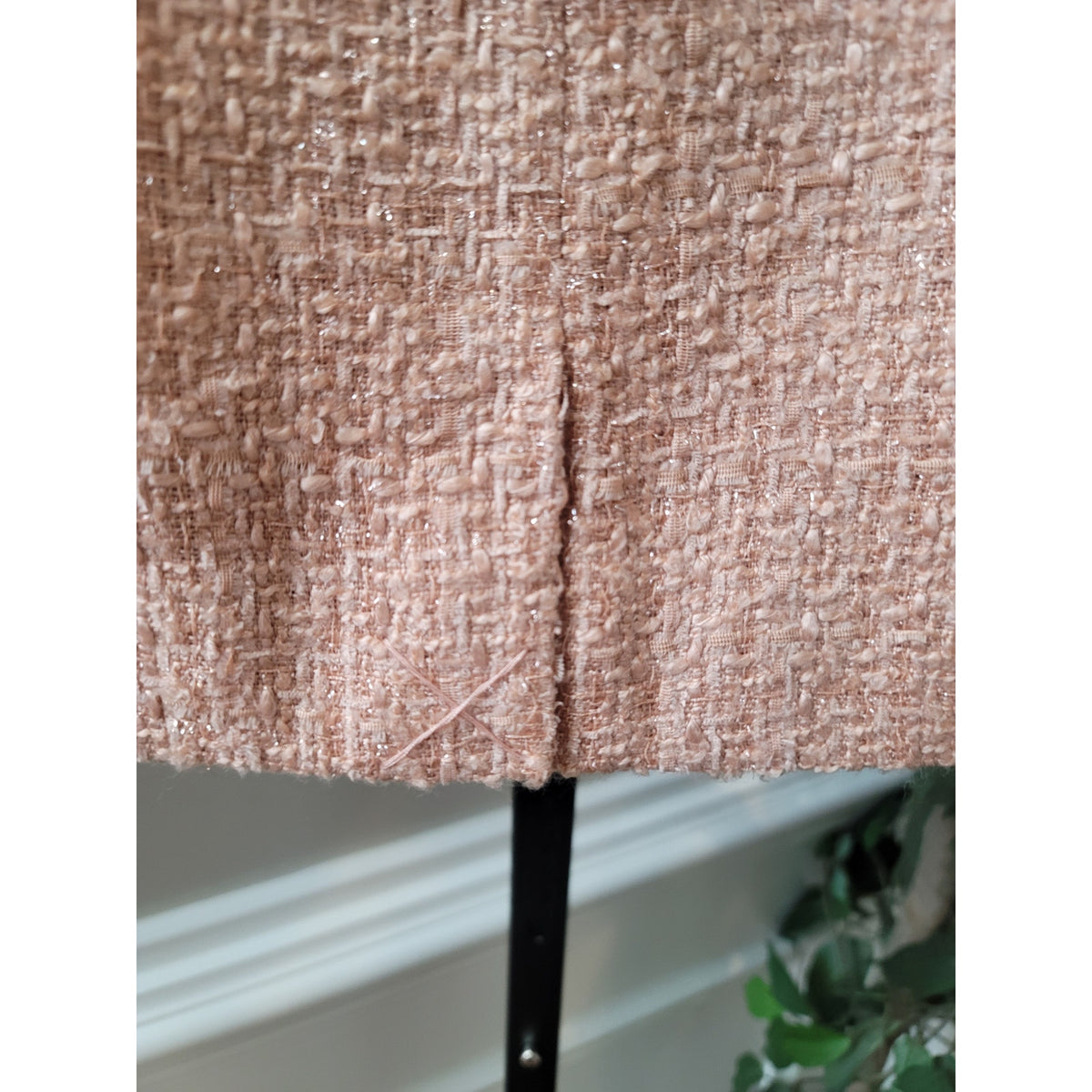 The Limited Tweed Mini Skirt Women's SZ 10 Pink Boucle Lined Back Vent Stitch