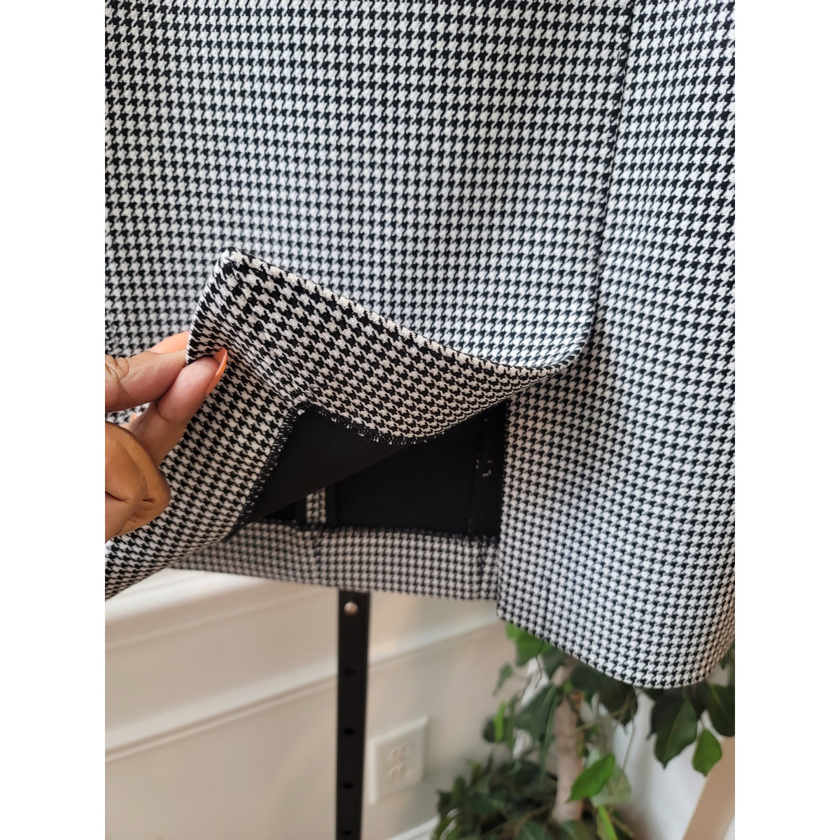 Banana Republic Pencil Skirt Women's Size 6 White/Black Houndstooth Side Slit