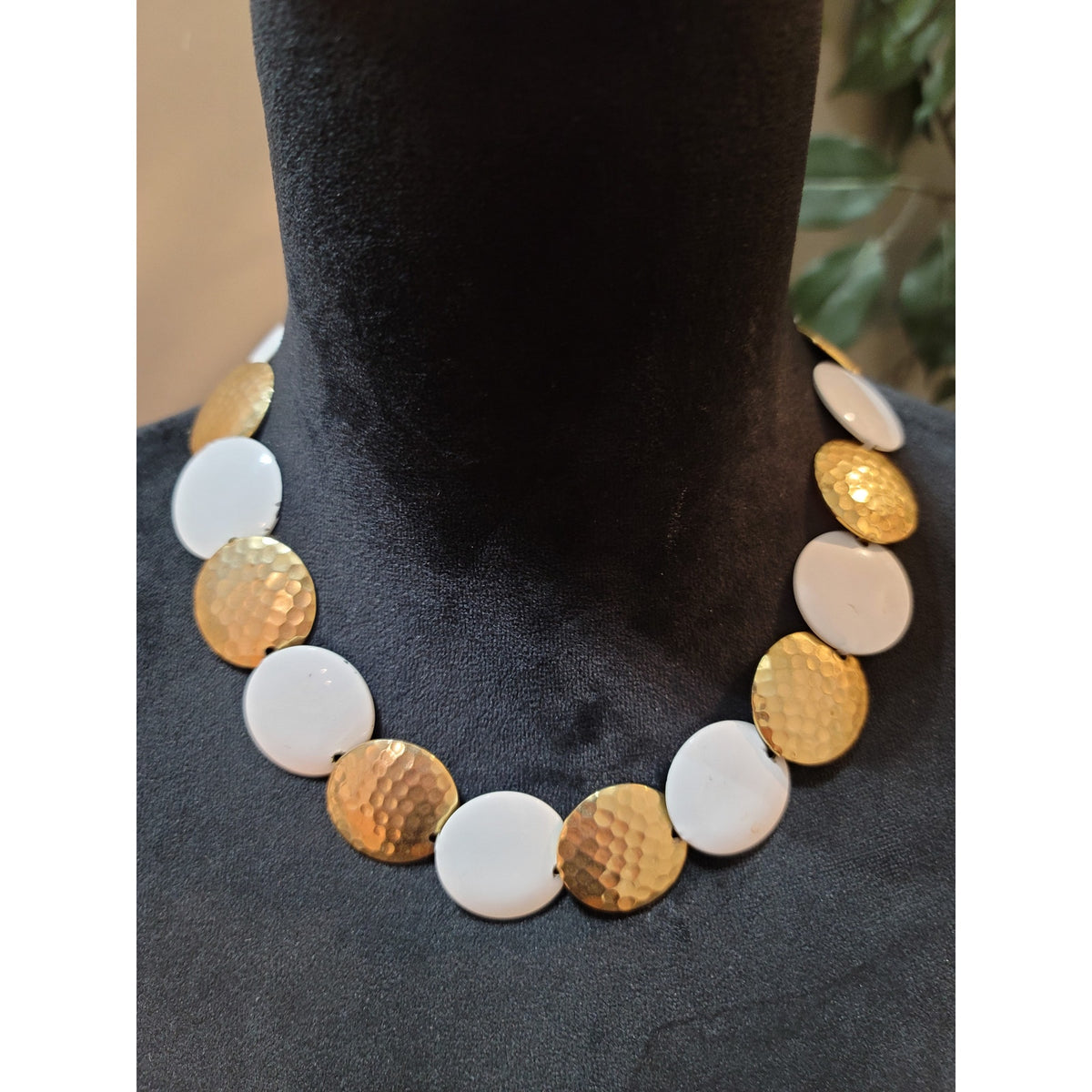 Women's White And Gold Hammered Disc Choker Necklace With Box Clasp Lock