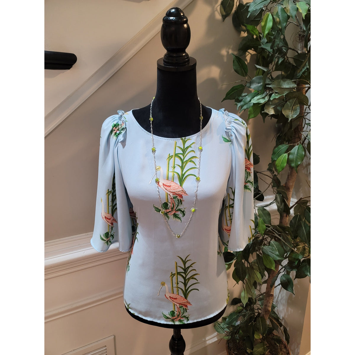 Ann Taylor Blouse Top Women's Small Blue Flamingo Keyhole Back Flutter Sleeves