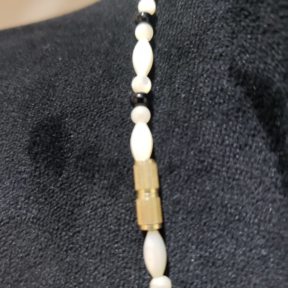 Women's Fashion White Color Big Leaf Charm Mother of Pearl Beaded Necklace