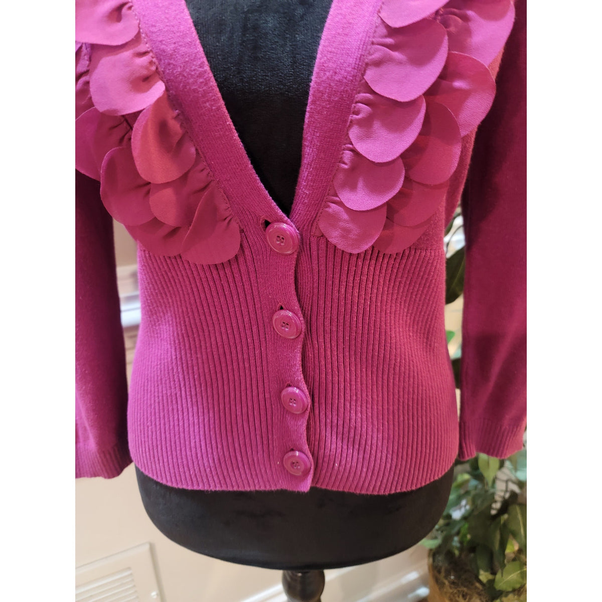 Nine West Cardigan Sweater Women's Small Pink Ribbed Petal Trim V-Neck Button