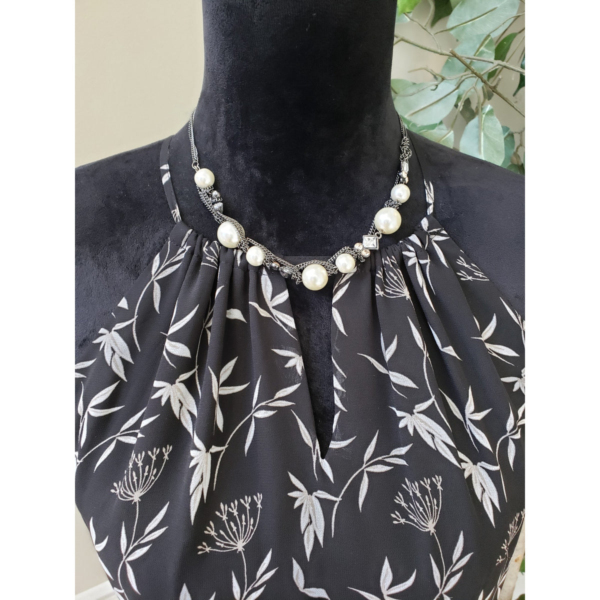 LOFT Shift Dress Womens Size XS Black Floral Casual Lined Halter Neck Sleeveless