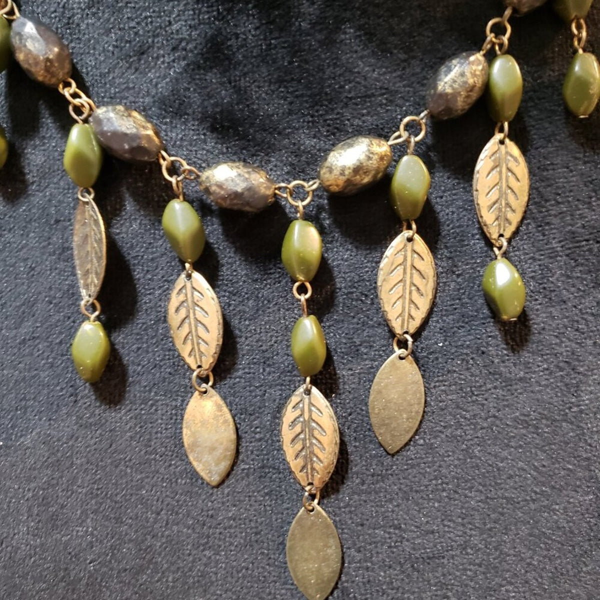 Womens Fashion Green Gold Beaded and Leaf Necklace Jewelry with Lobster Clasp
