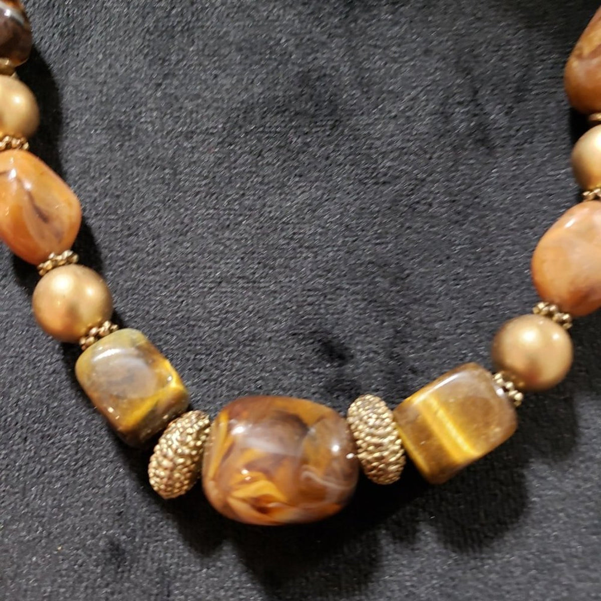 Women Fashion Yellow Carved Tigers Eye Beads Collar Necklace with Lobster Clasp