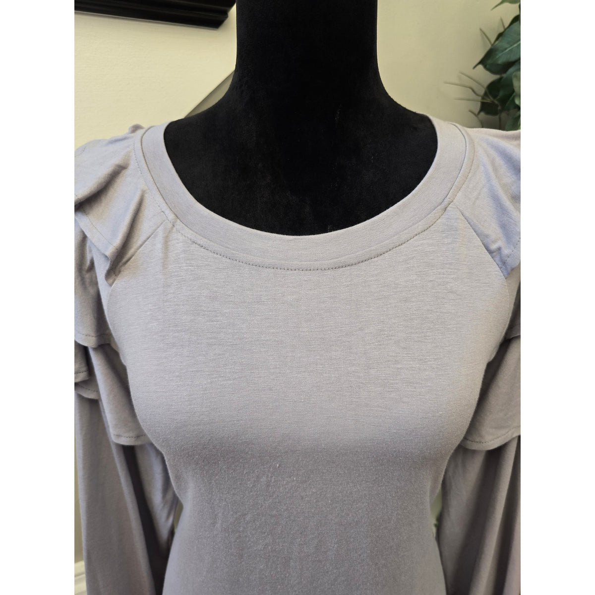Party Dress Women's Size Large Lavender Ruffle Long Sleeves Round Neck Stretchy