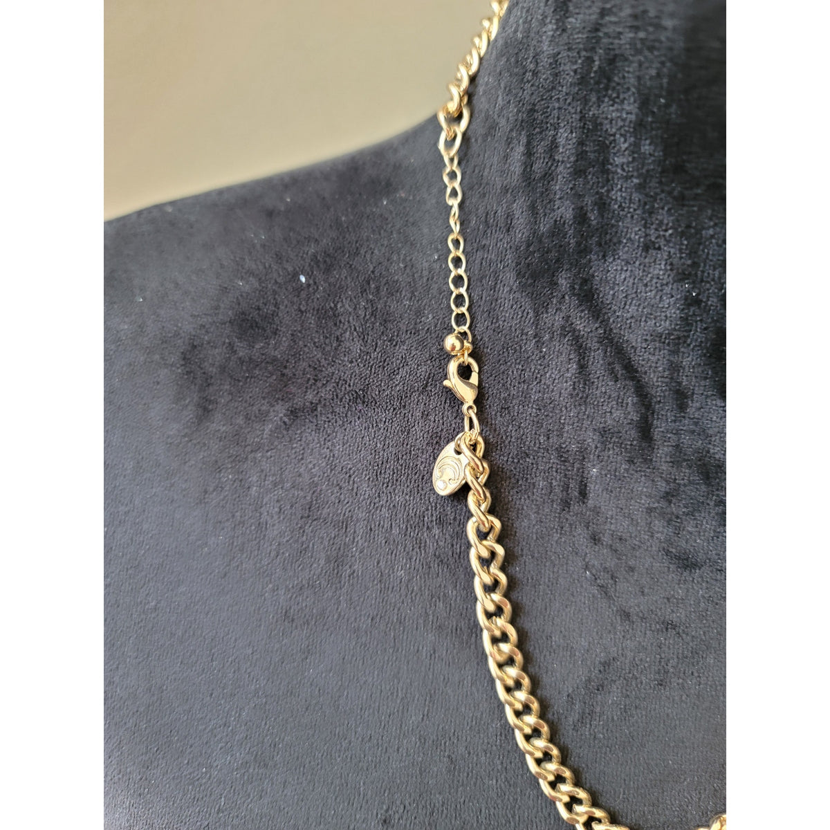 Women's Statement Crystal Flower Necklace With Gold Chain And Lobster Clasp