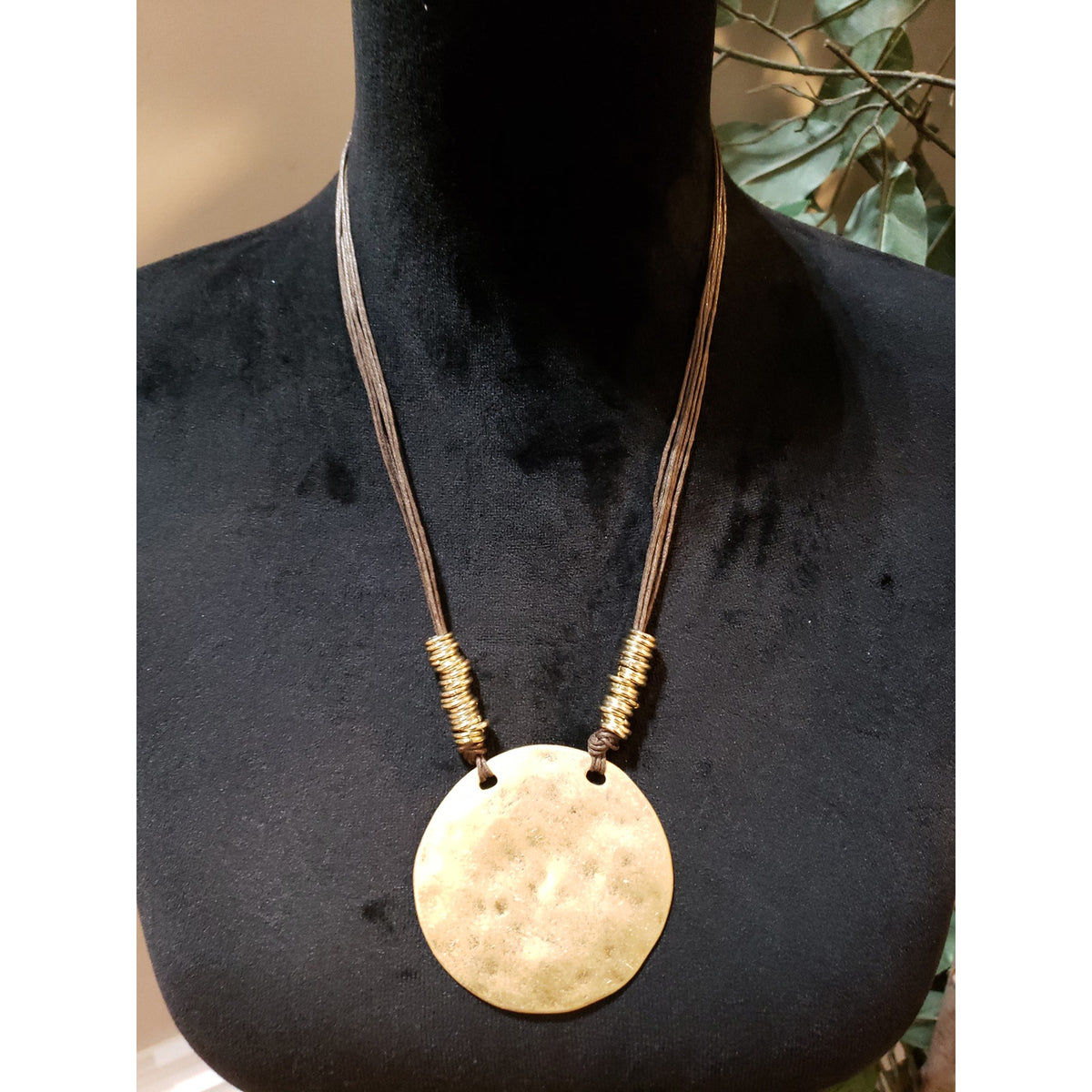 Women Fashion Gold Tone Charm Beaded Big Round Hammered Pendant Necklace Jewelry