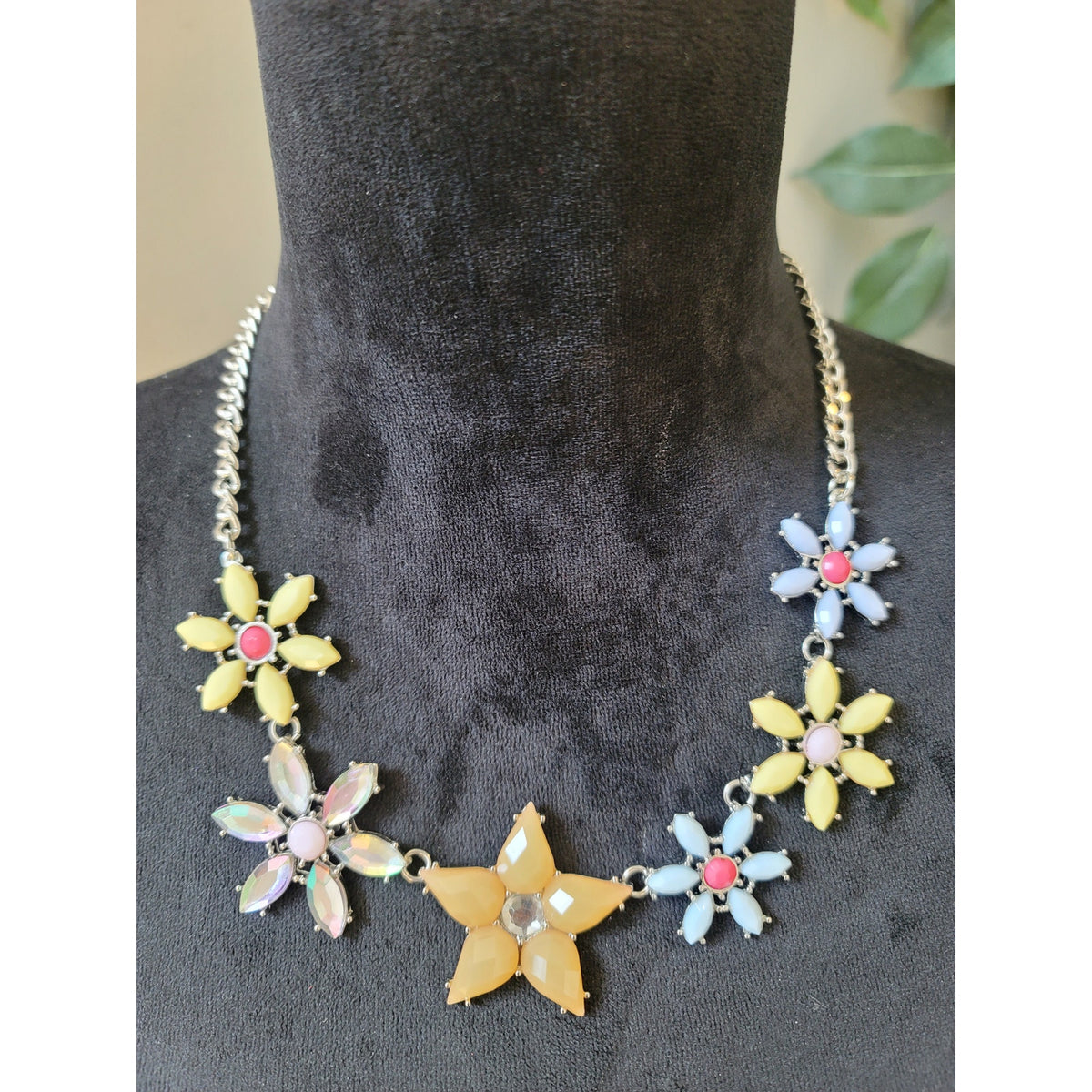 Women's Colorful Flower Statement Necklace With Crystals And Lobster Clasp Lock