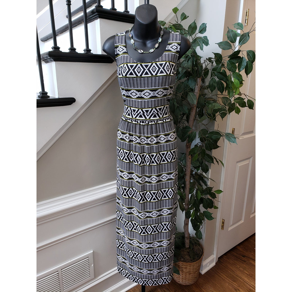En Focus Studio Long Maxi Dress Women's Size 6 Black White Geo Print Sleeveless