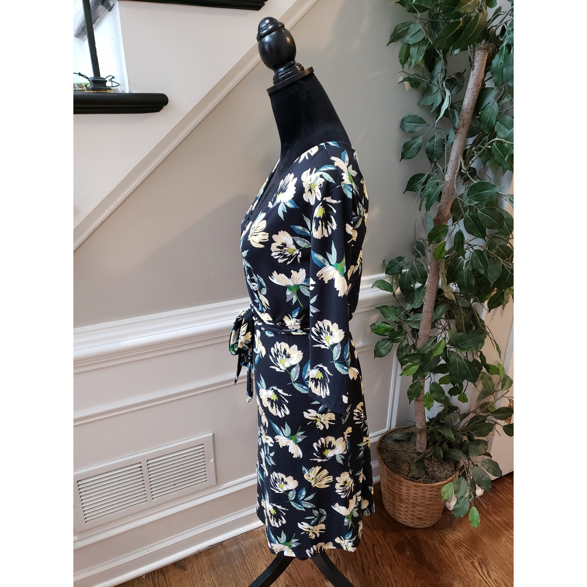Serra Dress Women S Black Floral Wrap Belted Polyester Spandex V-Neck