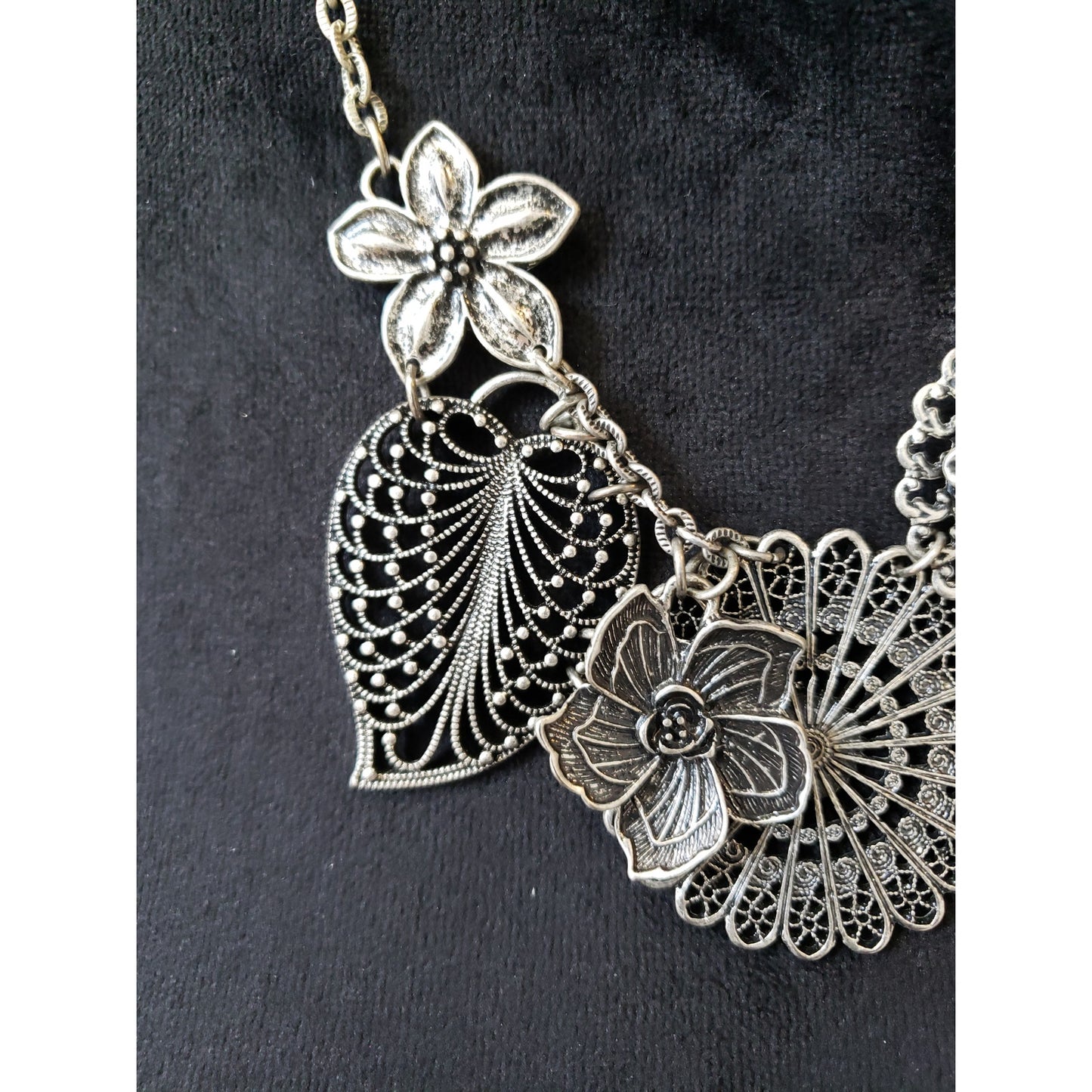 Vintage Silver Tone Floral Necklace Lace Design with Leaf & Flower Charms