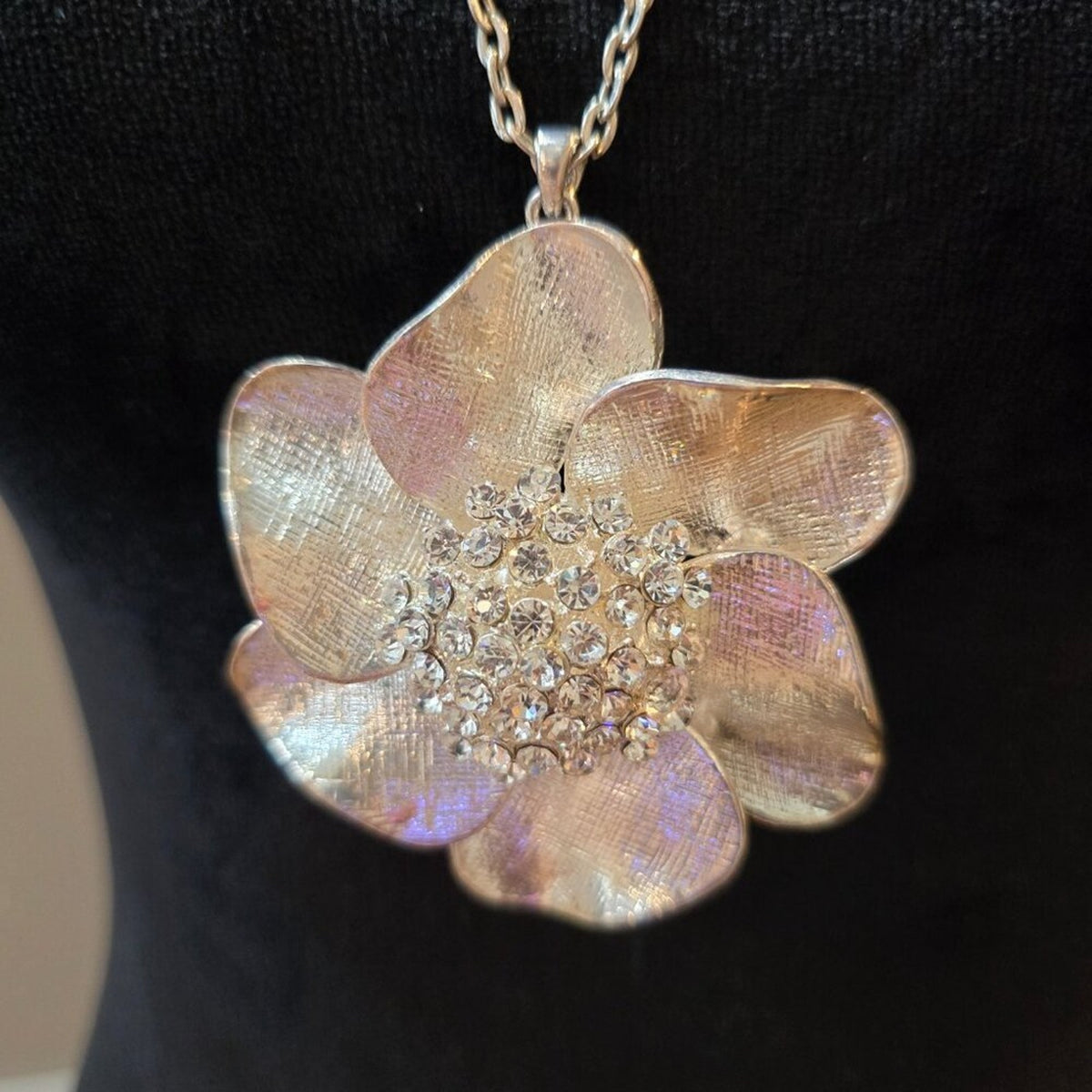 Womens Rhinestones Silver Tone Delicate Flower Pendant Necklace