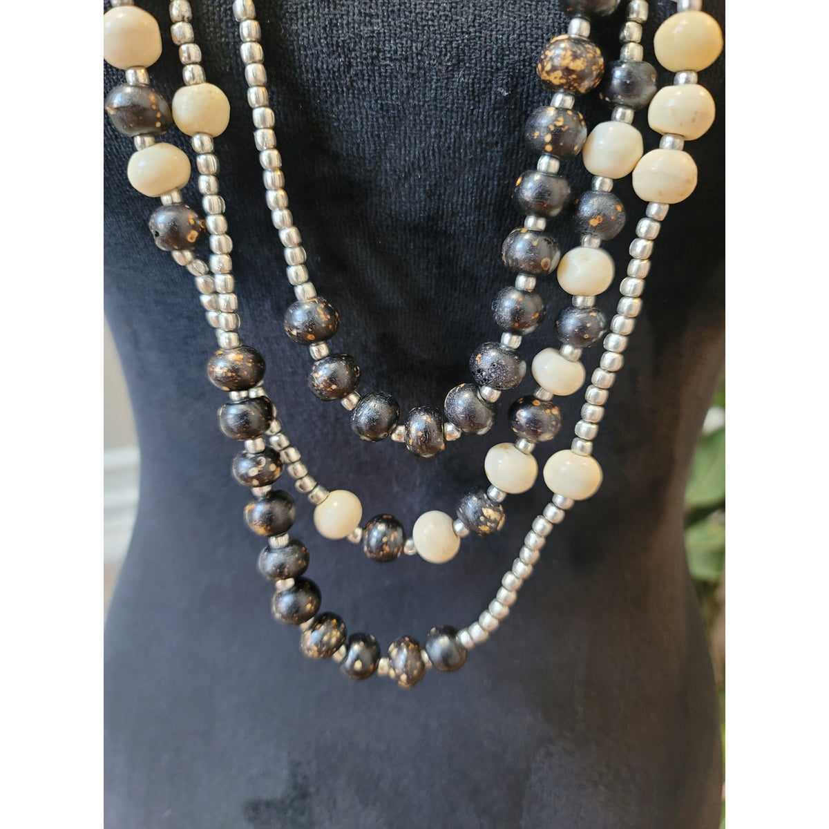 Women's Multi Layered Beaded Necklace With Lobster Clasp In Black And Cream