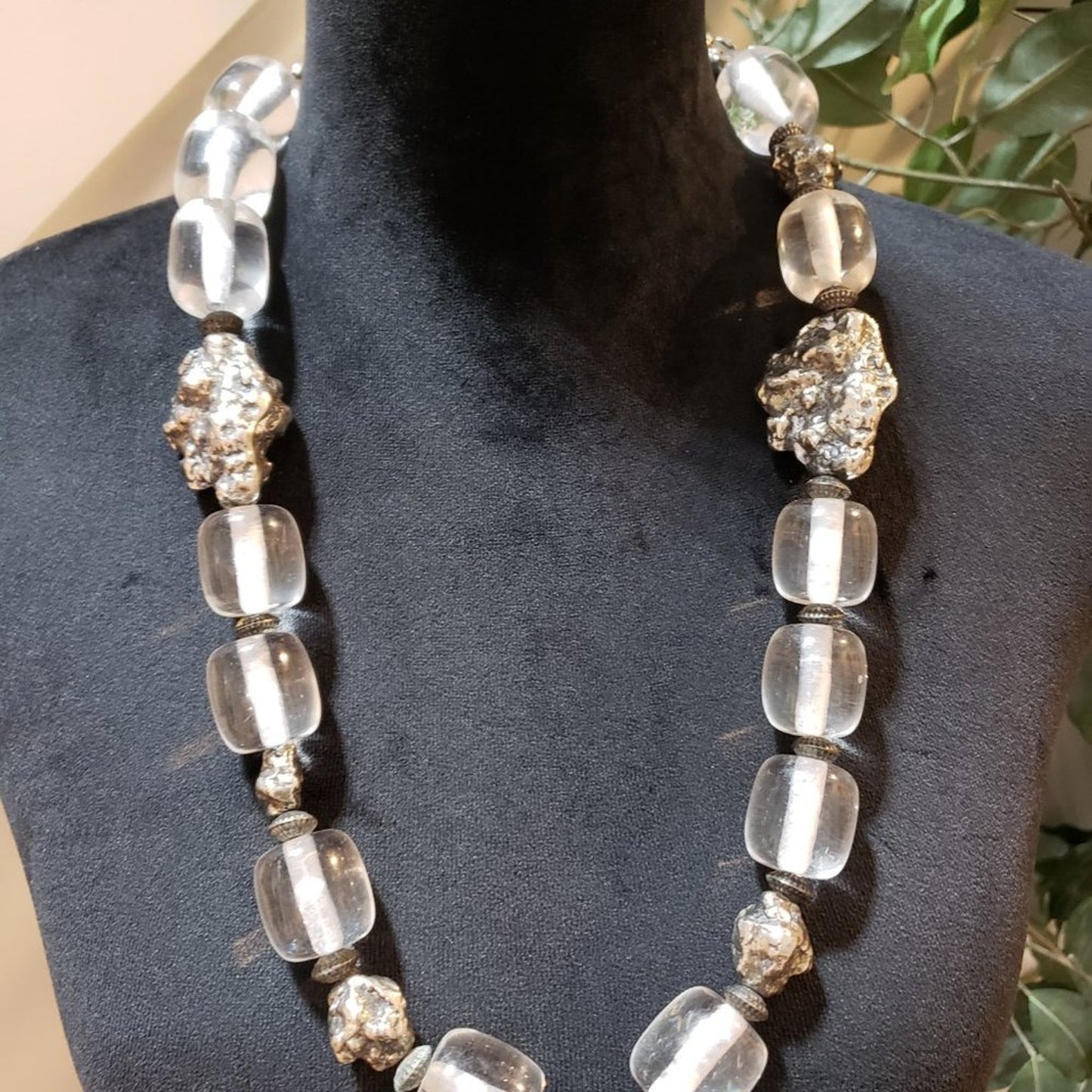 Women Heavy Fashion Crystal Clear Gemstones Statement  Necklace with ToggleClasp