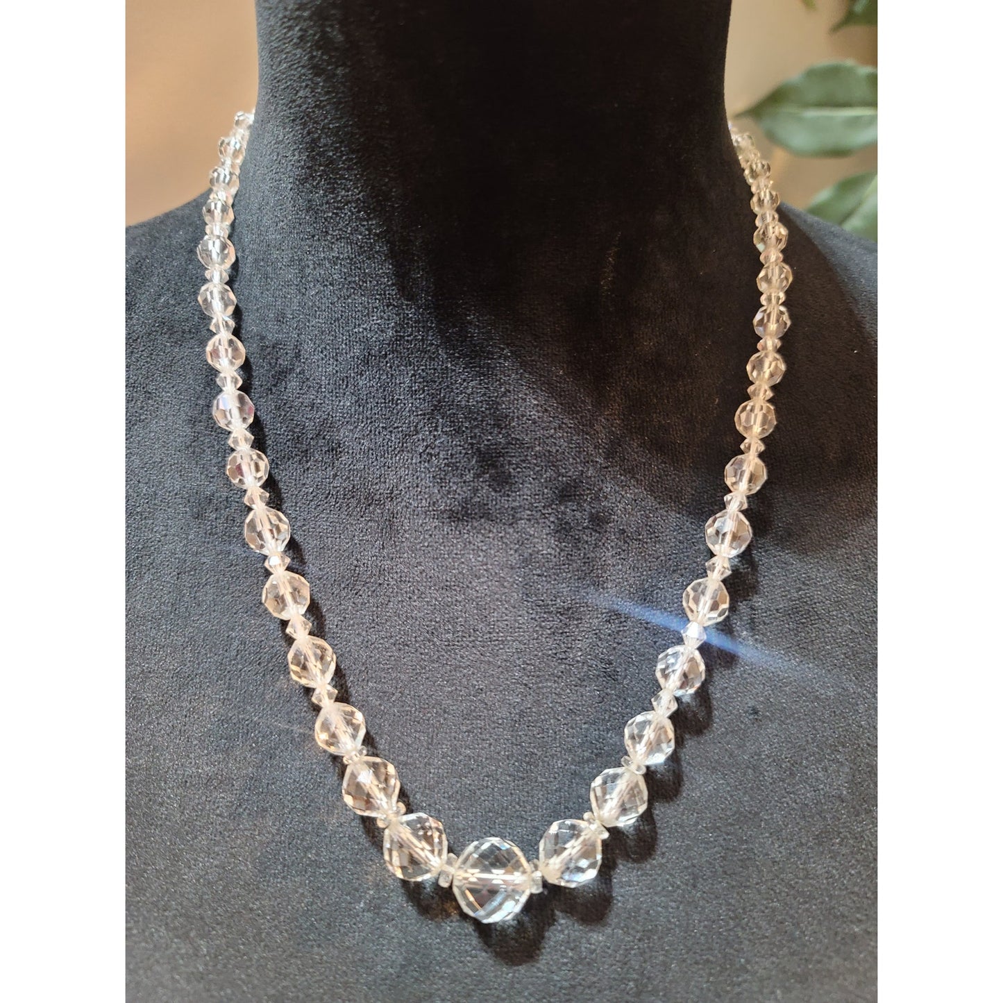 Women's Clear Faceted Bead Necklace With Box Clasp Lock Elegant Vintage Jewelry