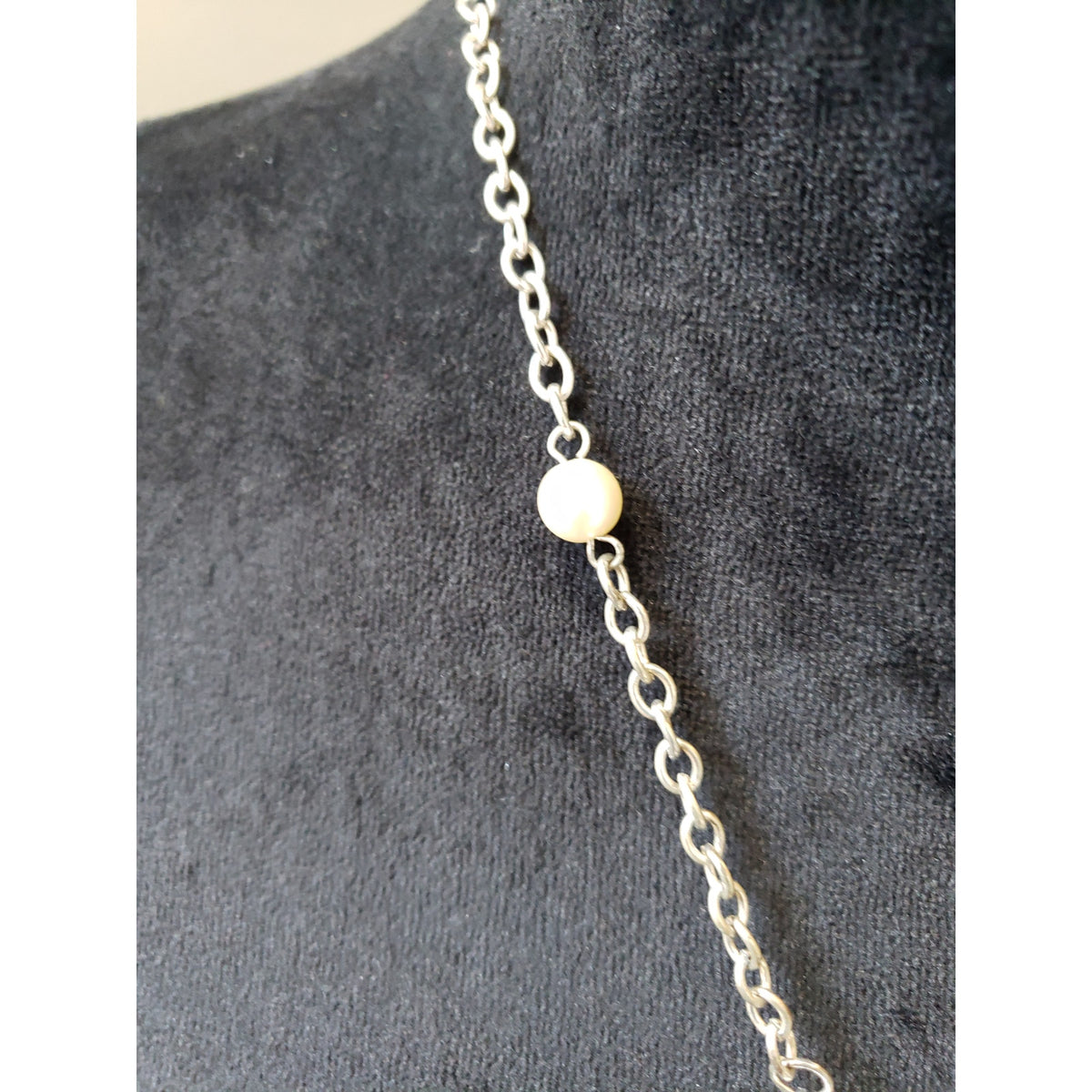 Vintage Style Filigree Pendant Necklace Faux Pearl Chain Statement Jewelry