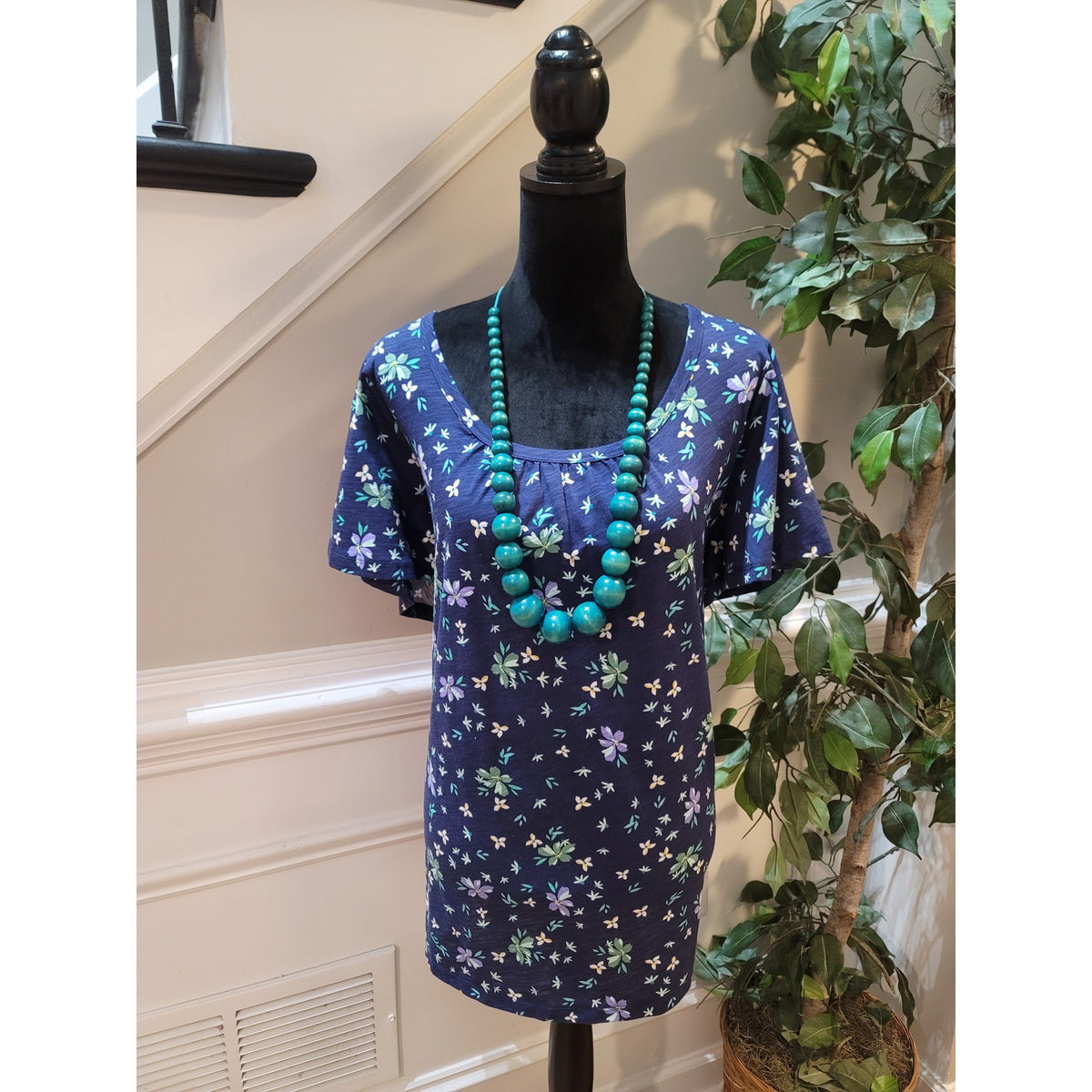 St. John's Bay Blouse Top Women 1X Navy Floral Pleated Scoop Neck Flutter Sleeve