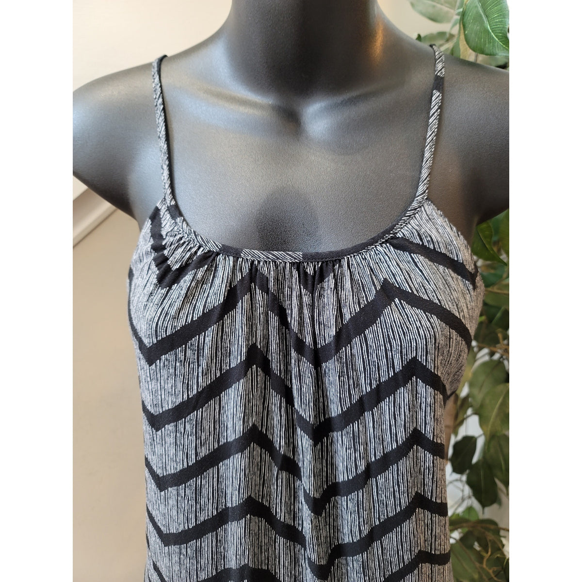 Merona Maxi Dress Women's XS Black White Chevron Striped Scoop Spaghetti Strap