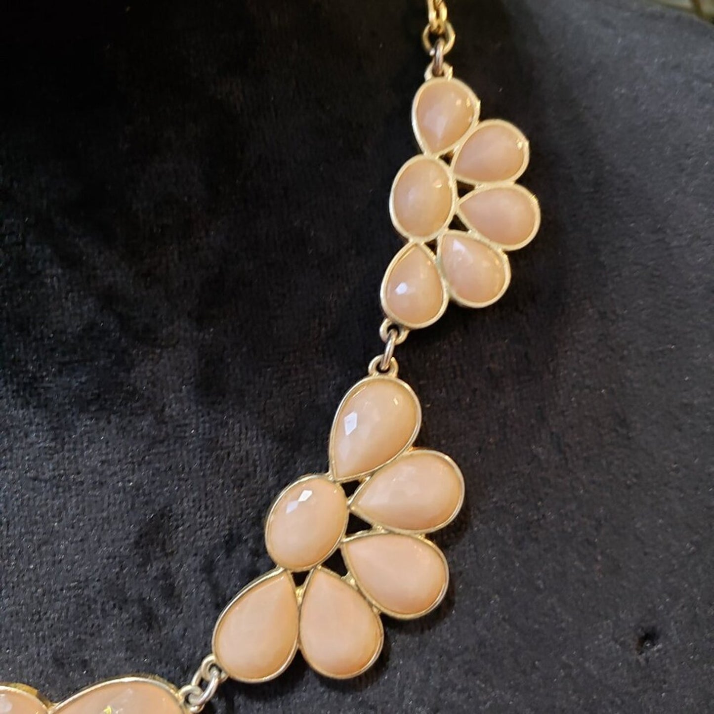 Women Fashion Peach Gemstone Statement Elegant Necklace Jewelry w/ Lobster Clasp
